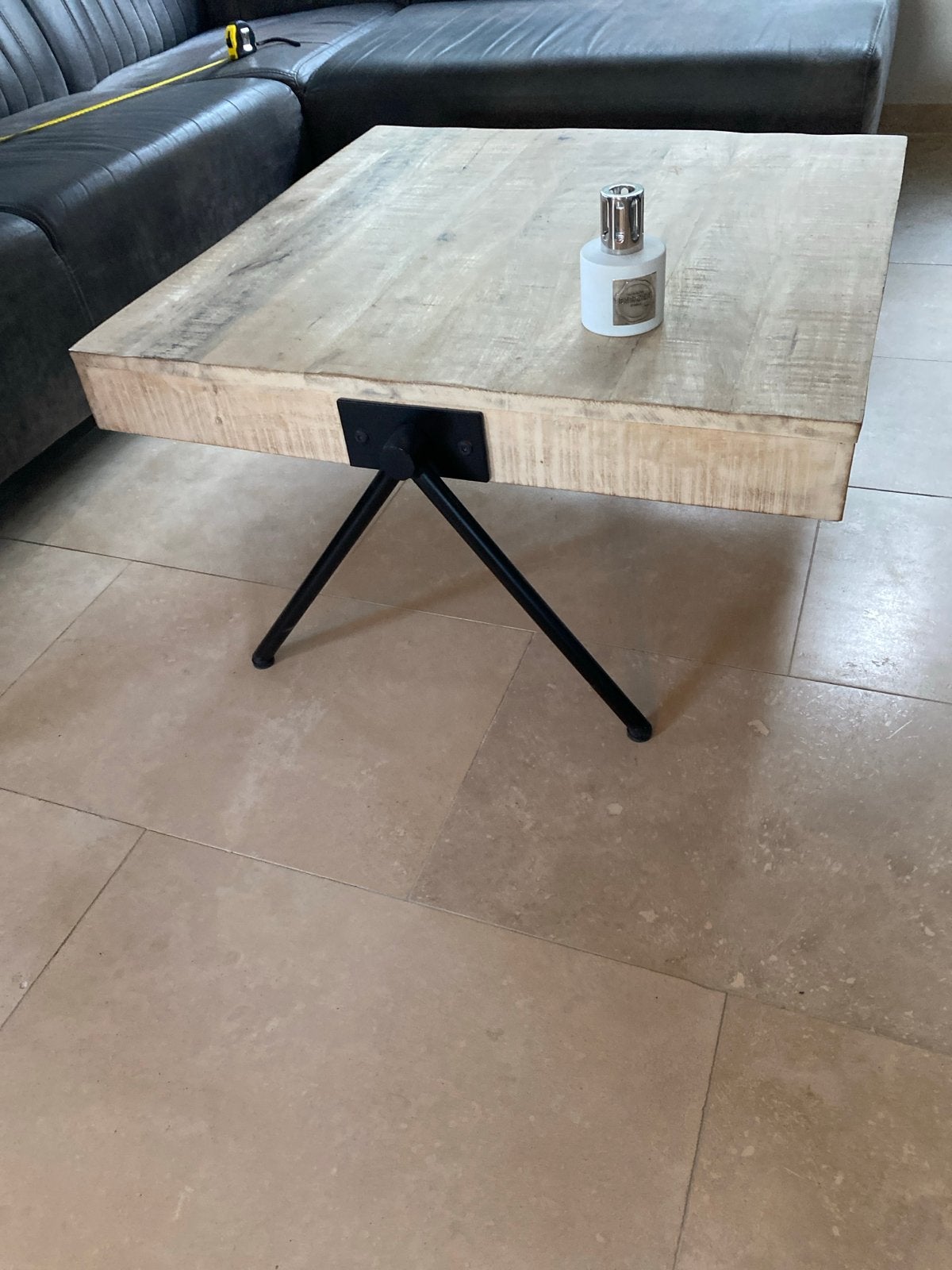 Robuuste salontafel van mangohout met metalen poten, Huis en Inrichting, 100 tot 150 cm, Zo goed als nieuw, Overige houtsoorten