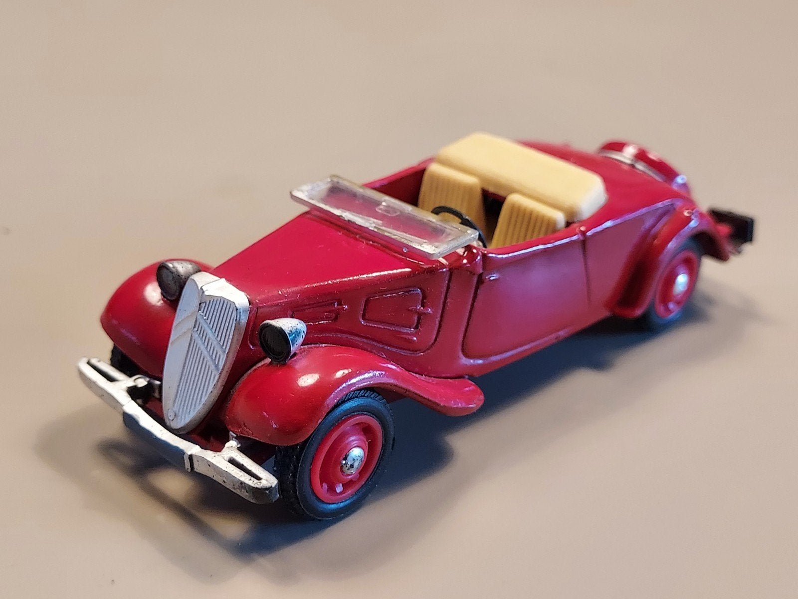 Citroën Traction Avant cabriolet geklonken! 1938 Eligor 1:43, Ophalen of Verzenden, Gebruikt, Auto, Overige merken
