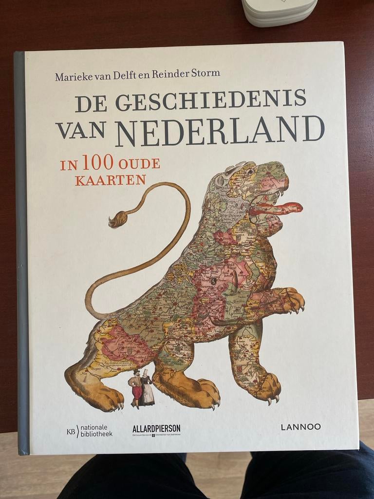 De Geschiedenis van Nederland in 100 Oude Kaarten, Boeken, Ophalen, 20e eeuw of later, Zo goed als nieuw