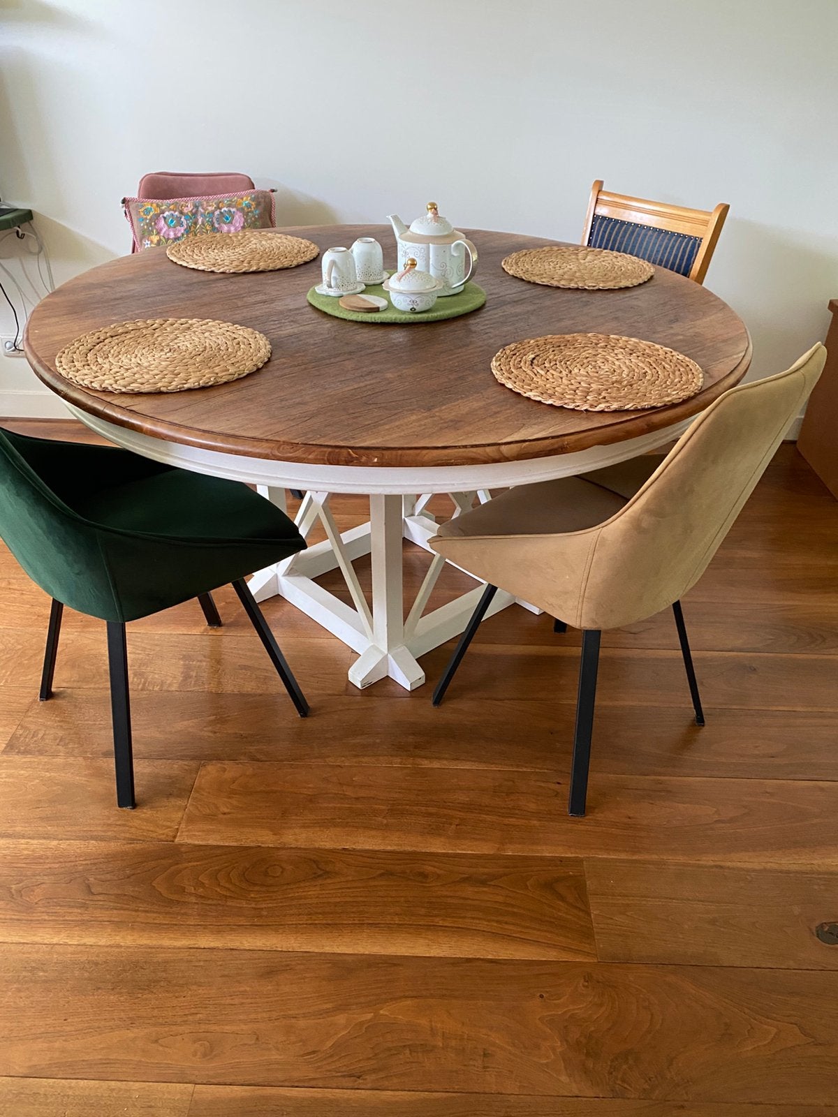 Eettafel, rond 150 diameter, 4 stoelen!, Huis en Inrichting, Ophalen, Overige materialen, 100 tot 150 cm, Zo goed als nieuw
