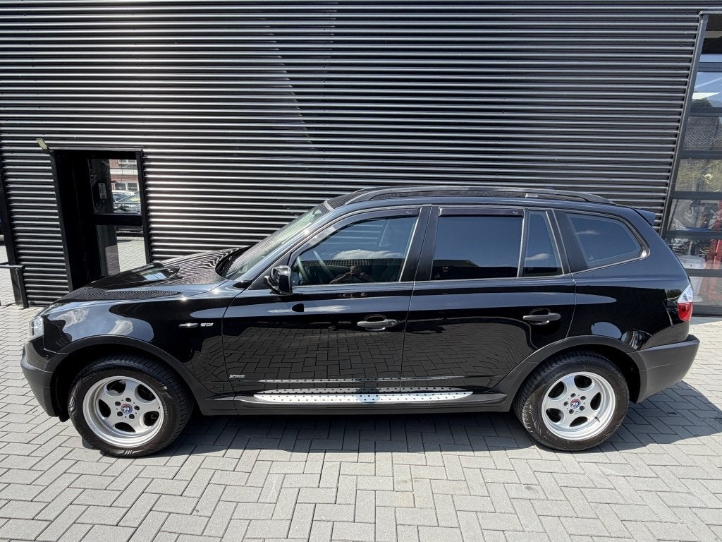 BMW X3 2.0i Business Line| AIRCO| CRUISE| CARPLAY| TREKHAAK, Auto's, BMW, Stof, 4 cilinders, 150 pk, Zwart
