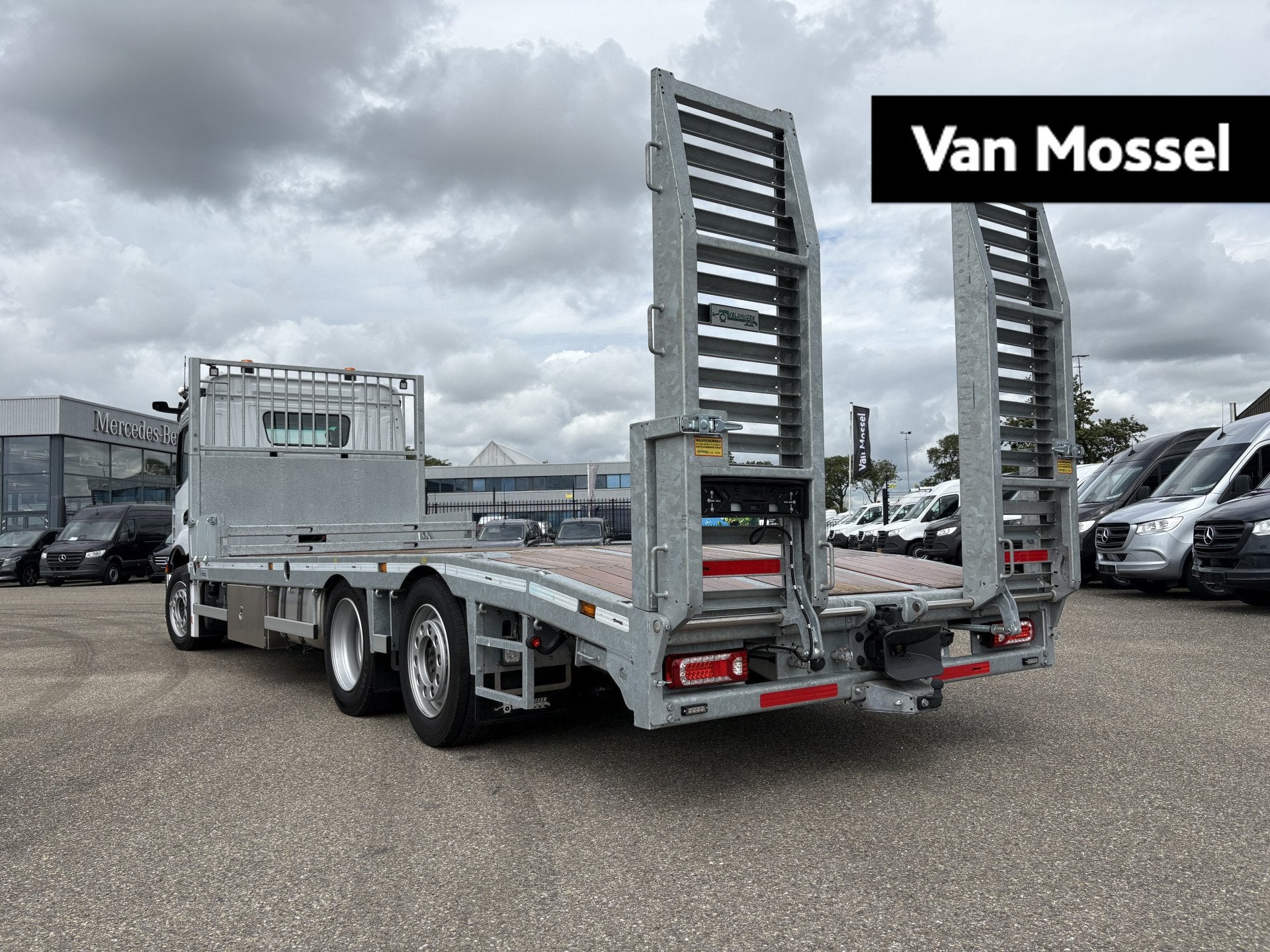 Mercedes-Benz ACTROS 2635 6X2L Oprijwagen (bj 2024), Automaat, Lederen bekleding, Zwart, Wit