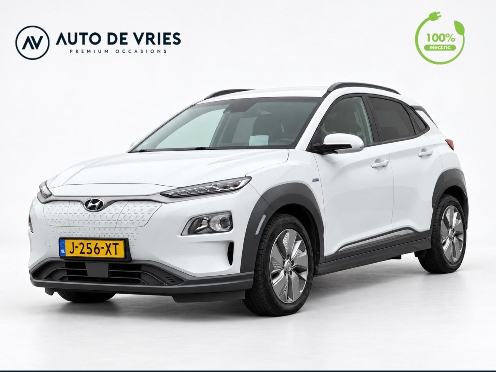 Hyundai Kona EV Fashion 64 kWh 3-Fase | SOH 100% | Navigatie, Dealer onderhouden, Stof, Zwart, Wit