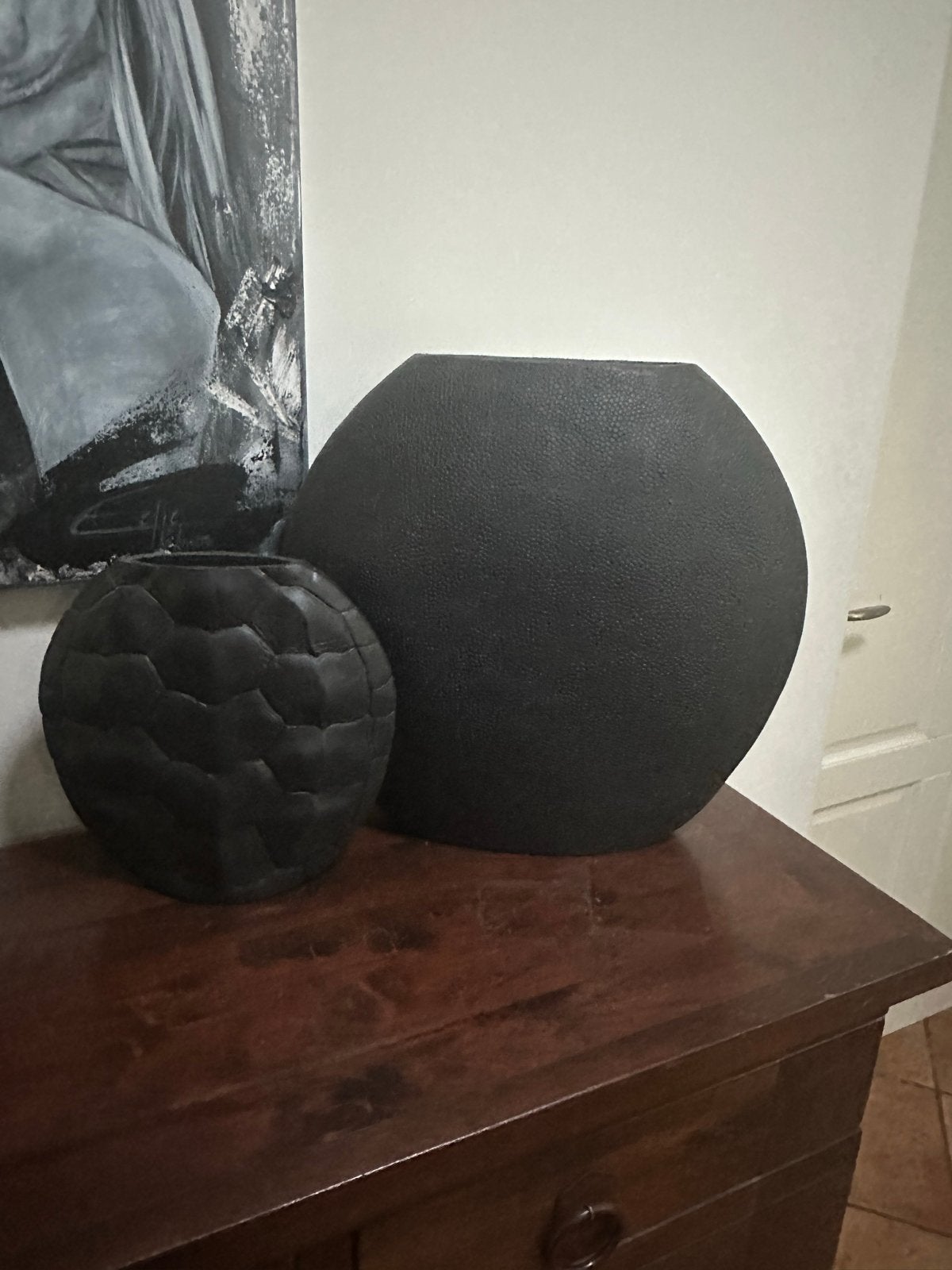 Light & Living Vaas Zwart - 39 cm, Huis en Inrichting, Woonaccessoires | Vazen, Zo goed als nieuw, Zwart, Steen/keramiek, Geschikt voor droogbloemen