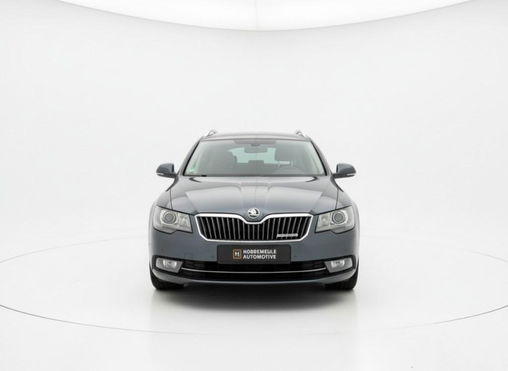 Skoda SUPERB 1.6 TDI CHAMPS ELYSEE. NAVI,TREKHAAK,CRUISE, Auto's, Skoda, Voorwielaandrijving, 1441 kg, Gebruikt, Euro 6