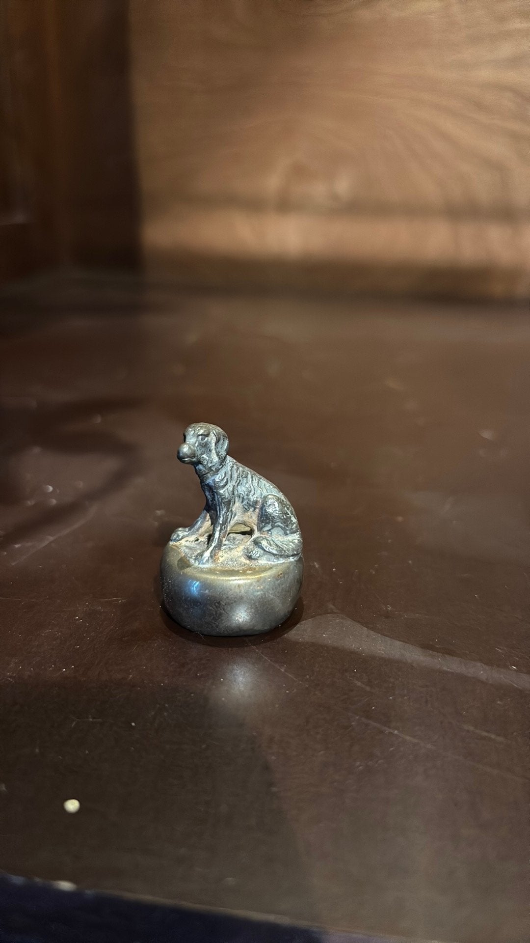 Antiek/vintage vingerhoedhoudertje met hond – oud naaigerei, Ophalen of Verzenden