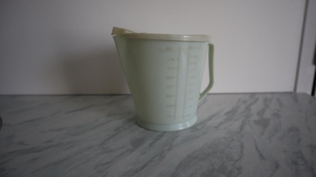 Litermaat Maatbeker met deksel schenkmond Vintage Retro, Ophalen of Verzenden, Huis en Inrichting