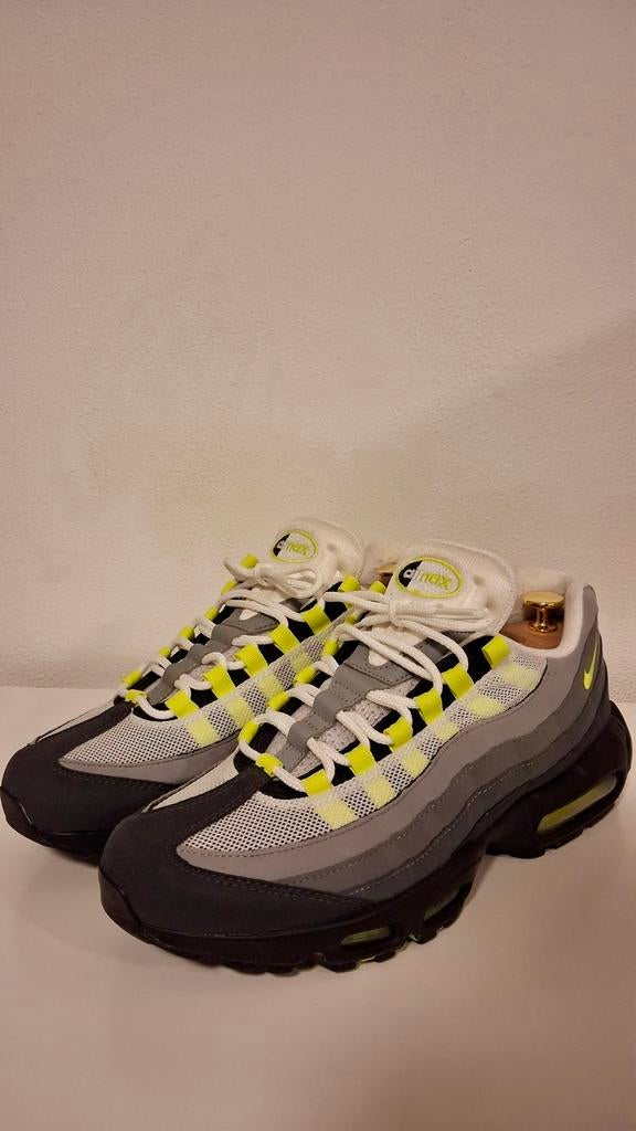 Nike Air Max 95 Neon (2020) - 44,5 / 10.5 US, Ophalen of Verzenden, Zo goed als nieuw, Overige kleuren, Sneakers of Gympen
