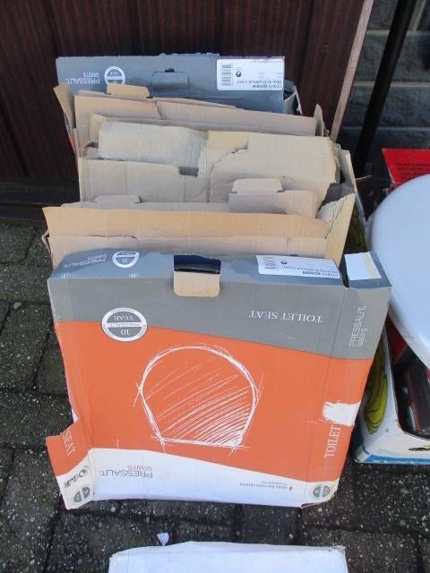 diversen  spullen  wc bril - lampen -stortbak, Huis en Inrichting, Ophalen, Overige materialen, Overige stijlen, Nieuw