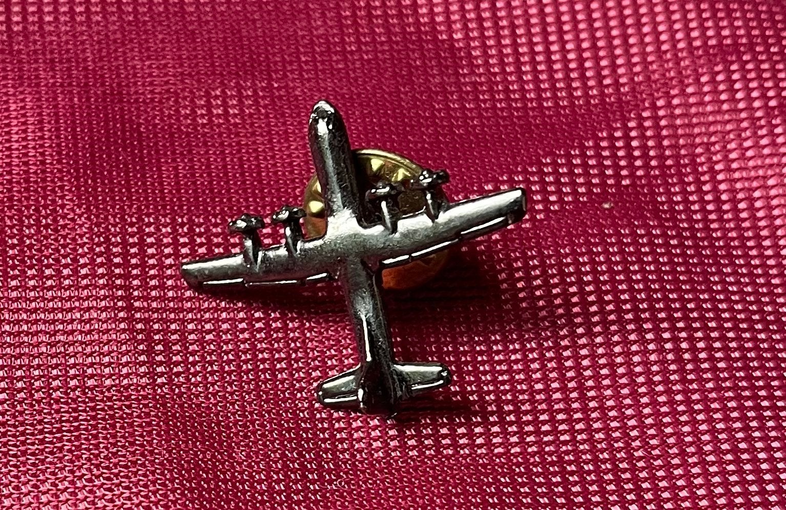 Pin Vliegtuig WOII Luchtmacht Uniform Airforce, Ophalen of Verzenden, Luchtmacht, Overige gebieden, Embleem of Badge