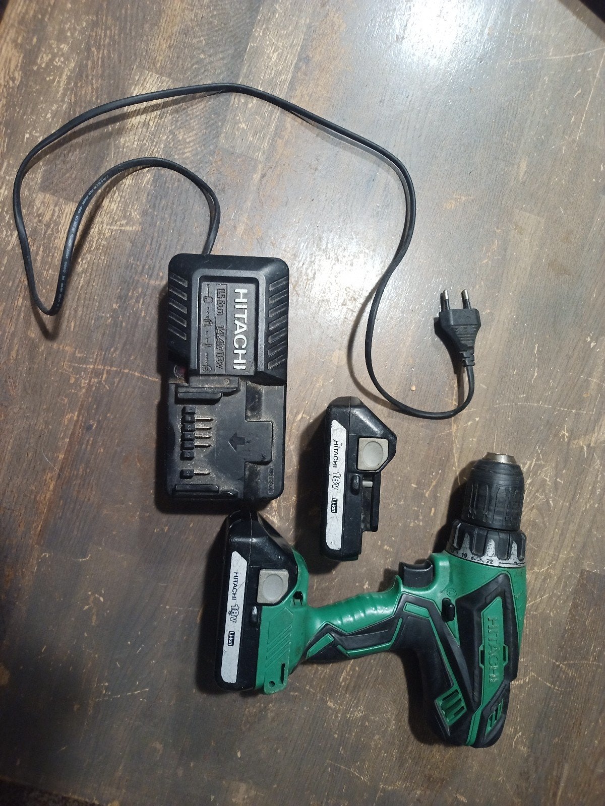 Hitachi 18V Accuboormachine met lader en 2 accu's, Variabele snelheid, Ophalen of Verzenden, Boor- en Schroefmachine, Gebruikt