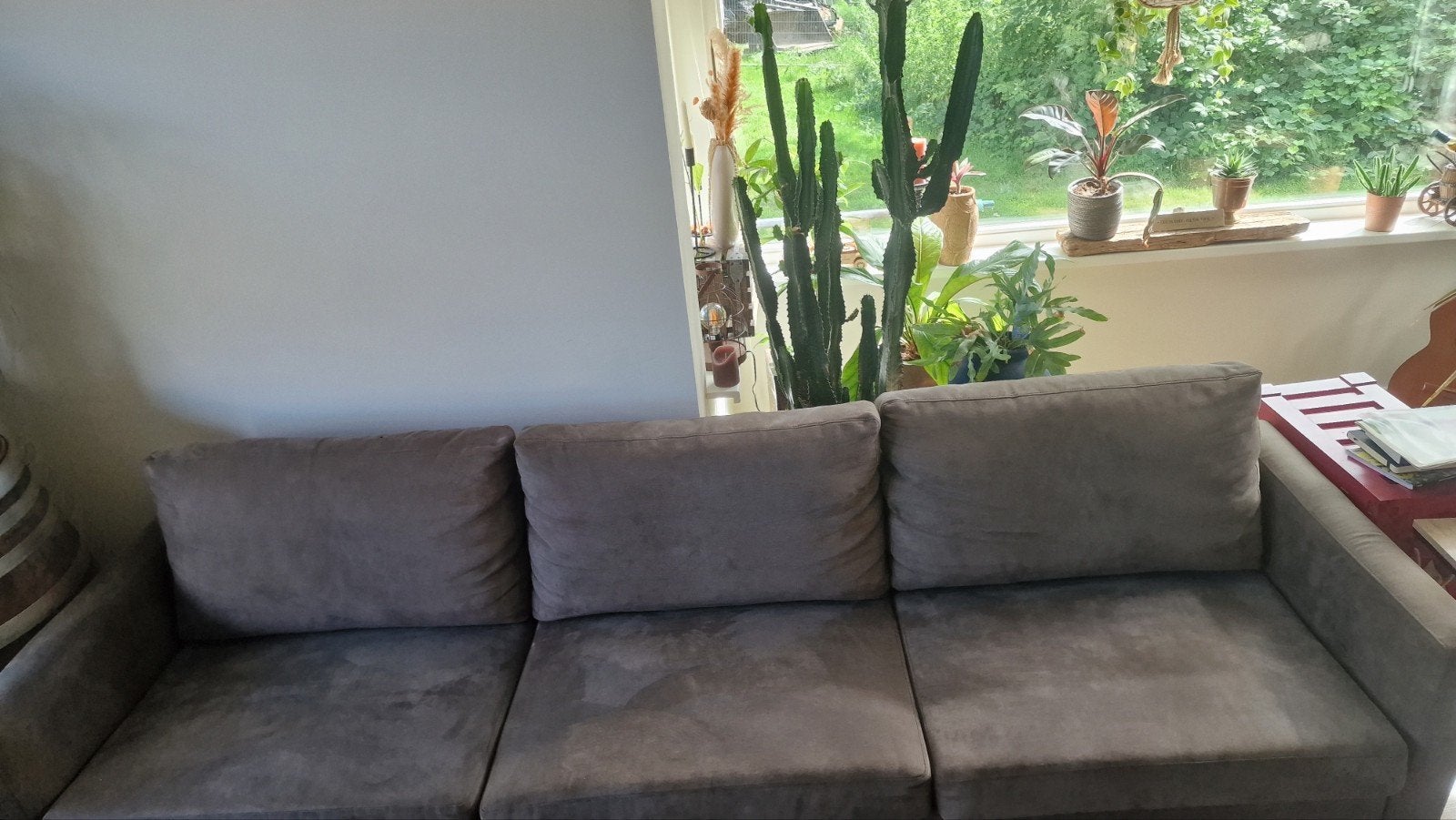 Comfortabele 4-zits bank in taupekleur, Bank Collin, Ophalen, 250 tot 300 cm, Gebruikt, 75 tot 100 cm