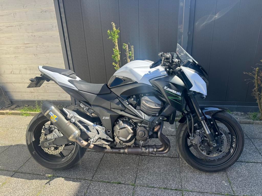 Kawasaki Z800 – Krachtige Naked Bike met LeoVince uitlaat, 4 cilinders, Particulier, Naked bike