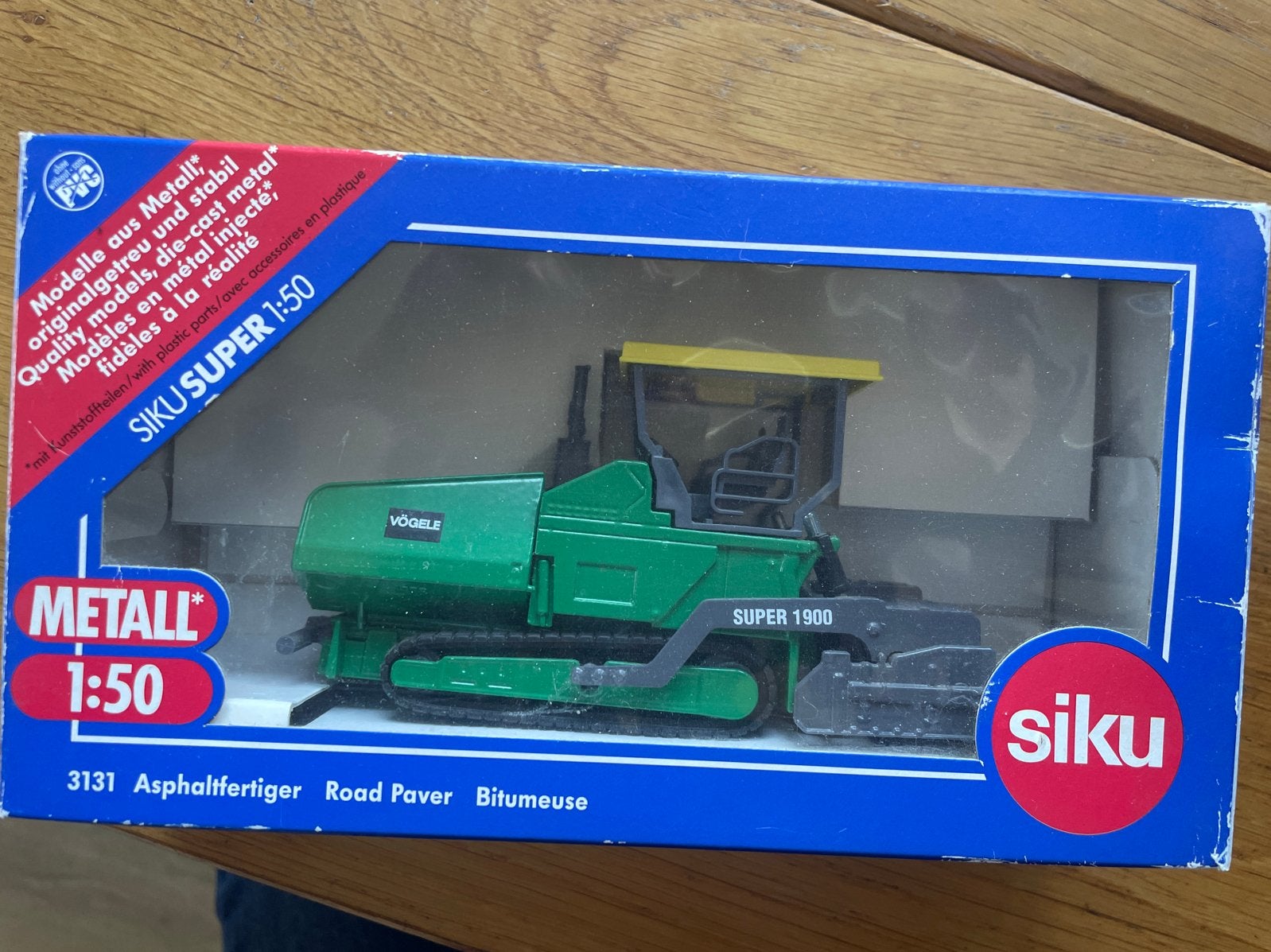 Siku Super 1:50 Vögele Super 1900 Asfaltmachine, Ophalen of Verzenden, Zo goed als nieuw, Overige typen