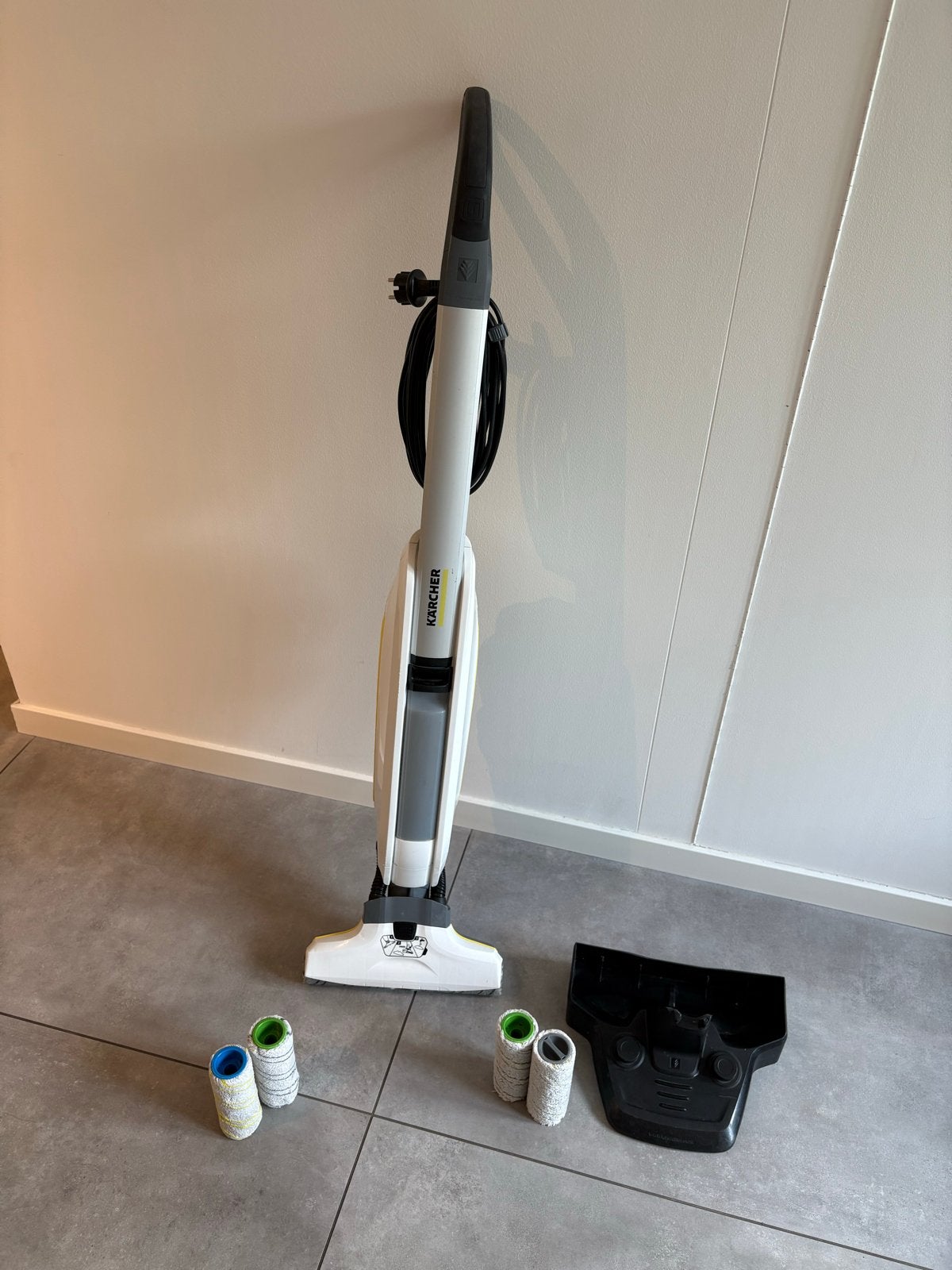 Kärcher dweil- en stofzuigmachine met extra rollen, Gebruikt, Kärcher, Dweilfunctie, Reservoir