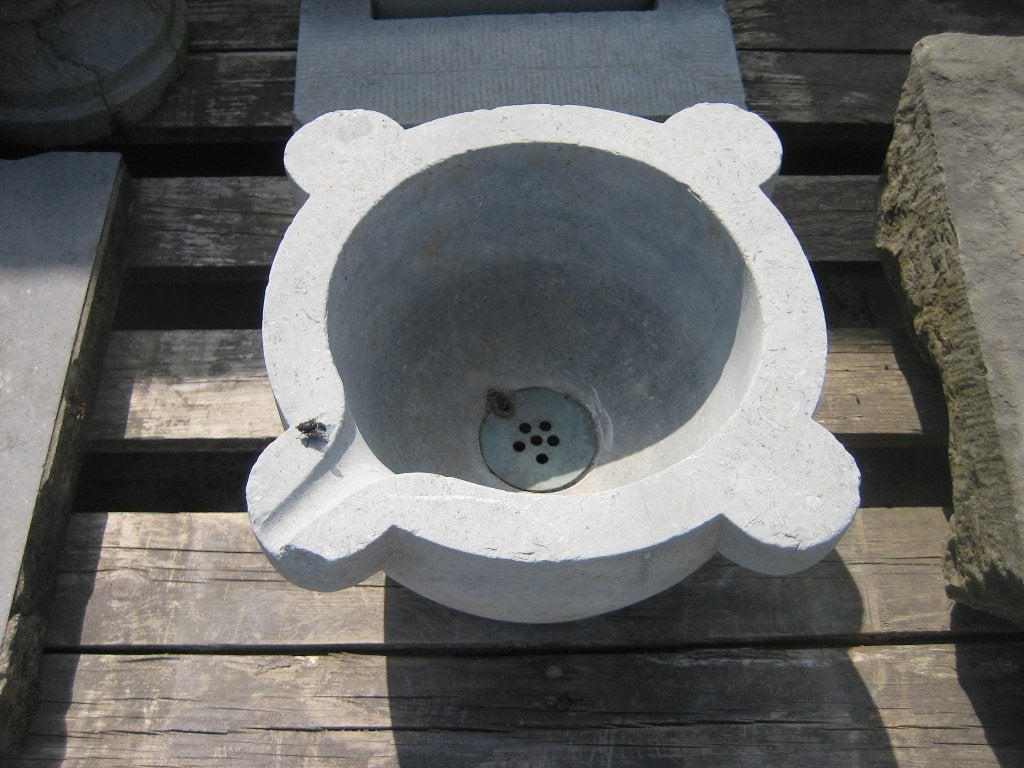 oude arduinen vijzel als pompbakje,handenwasser, Ophalen