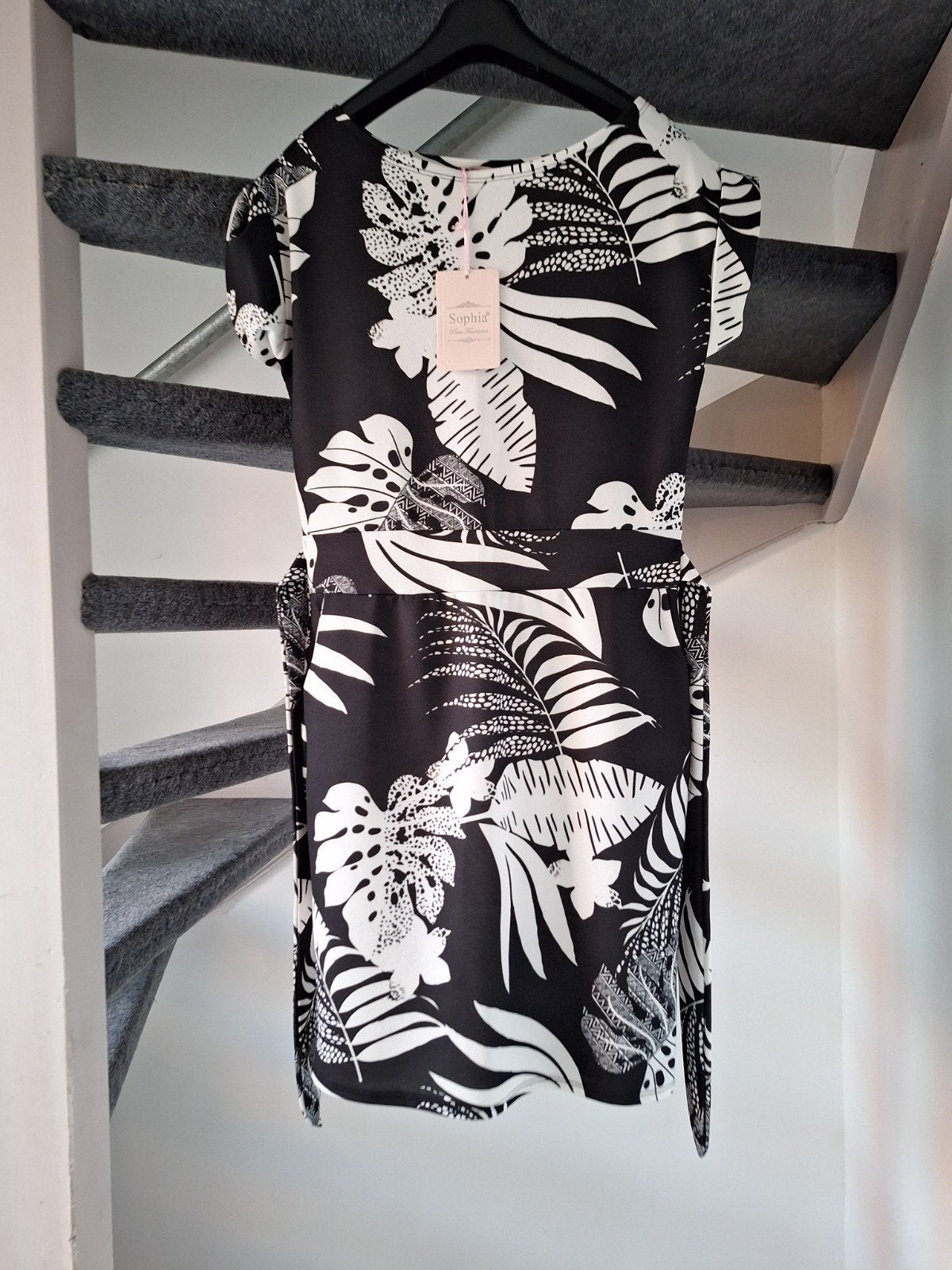 Sophia jurk maat 42 met tropische print, Zwart, Sophia, Maat 42/44 (L), Nieuw