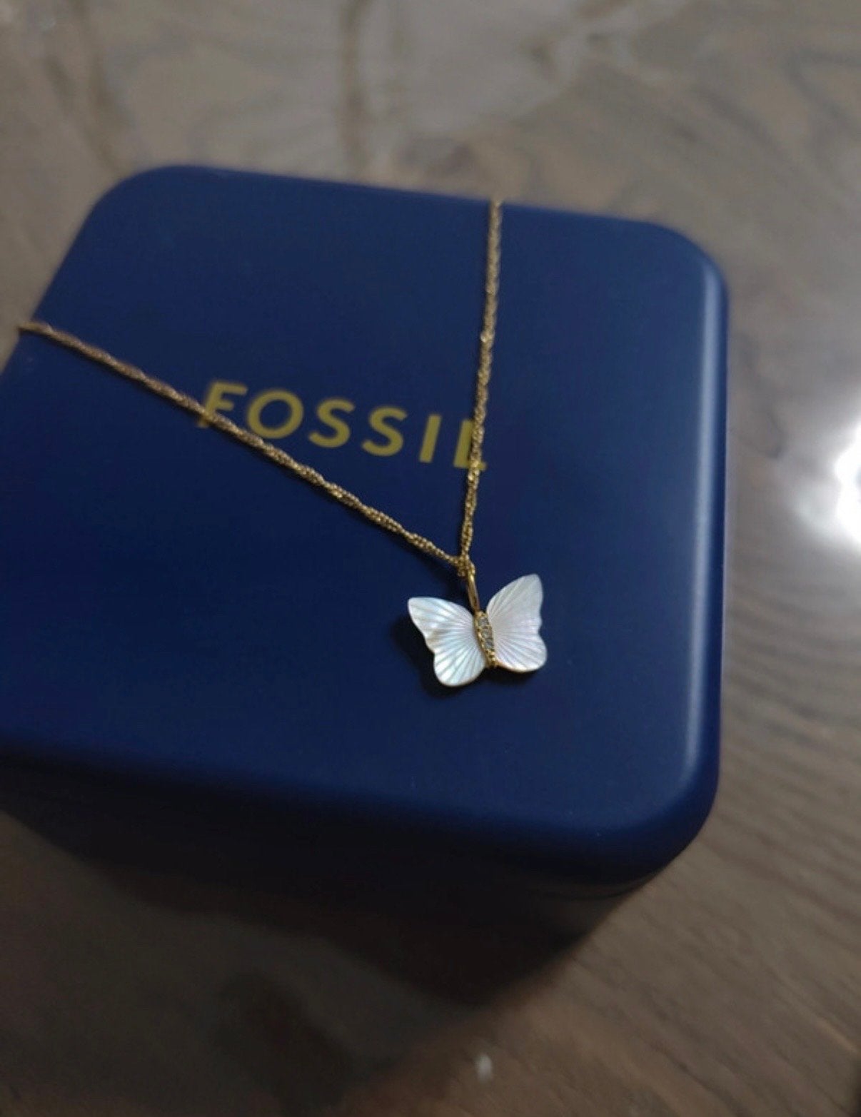 Fossil ketting met vlinder hanger, Ophalen of Verzenden, Zo goed als nieuw, Goud, Overige materialen