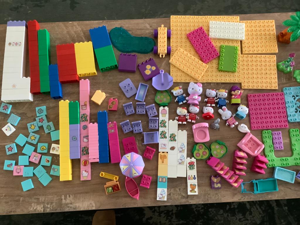 Heel veel losse onderdelen hello kitty, Kinderen en Baby's, Speelgoed | Duplo en Lego, Ophalen of Verzenden, Zo goed als nieuw