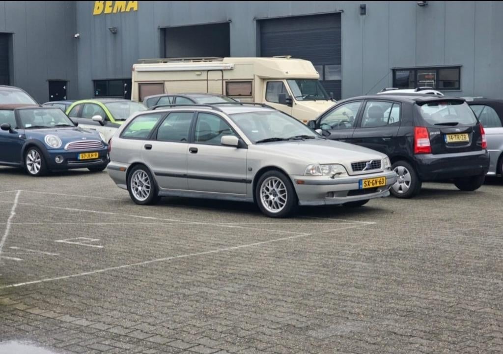 Volvo V40 1.9 T-4 1998 Grijs izgst, Auto's, Volvo, Voorwielaandrijving, 4 cilinders, Leder en Stof, Stationwagon