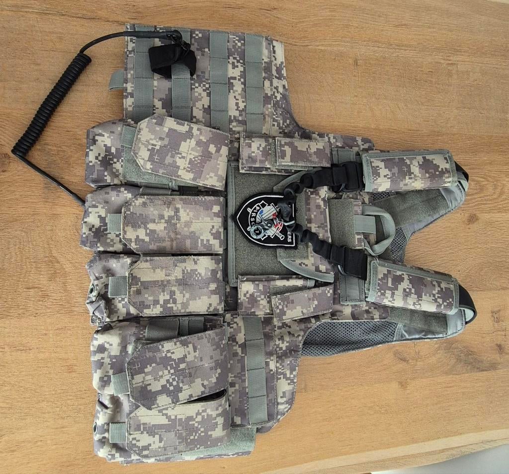 Airsoft uitrusting: vesten en portofoons, Verzamelen, Overige Verzamelen, Gebruikt, Ophalen