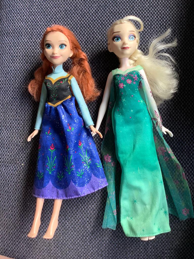 Disney Frozen barbies Elsa en Anna, Verzamelen, Disney, Ophalen of Verzenden, Overige figuren, Zo goed als nieuw, Beeldje of Figuurtje