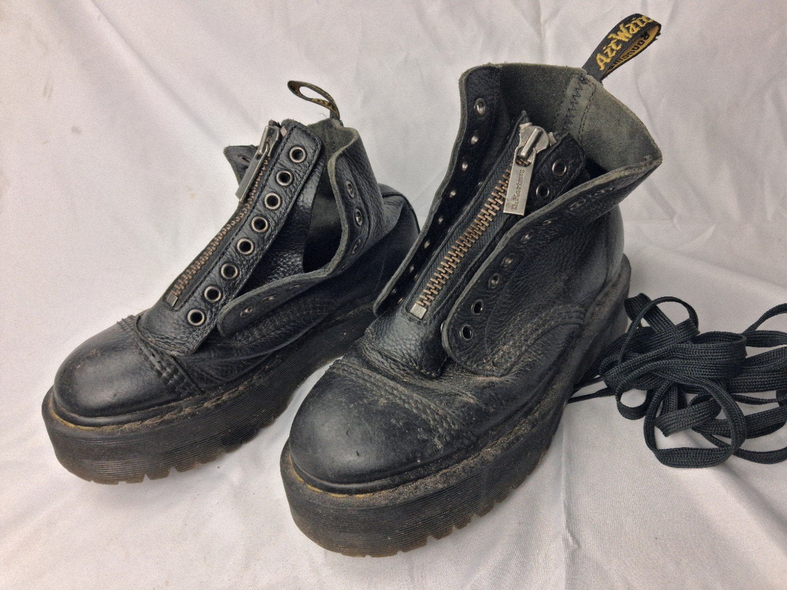 Dr. Martens laarzen met rits en plateauzool, Kleding | Dames, Schoenen, Zwart, Lage of Enkellaarzen, Ophalen of Verzenden, Dr. Martens