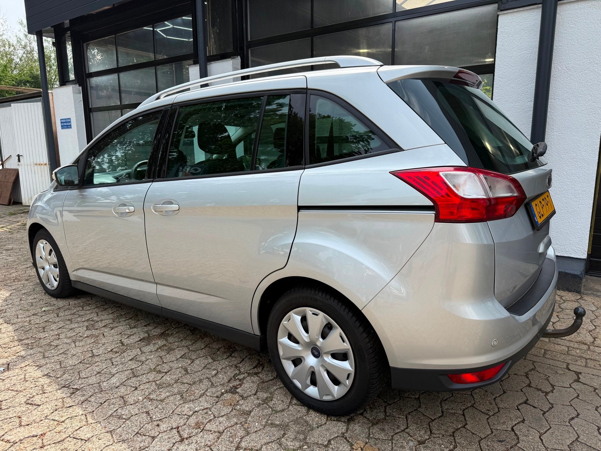 Ford GRAND C-MAX 1.0 Edition *PDC*Airco*Cruise*Nieuwe Apk*Aa, Voorwielaandrijving, Gebruikt, Zwart, Bedrijf