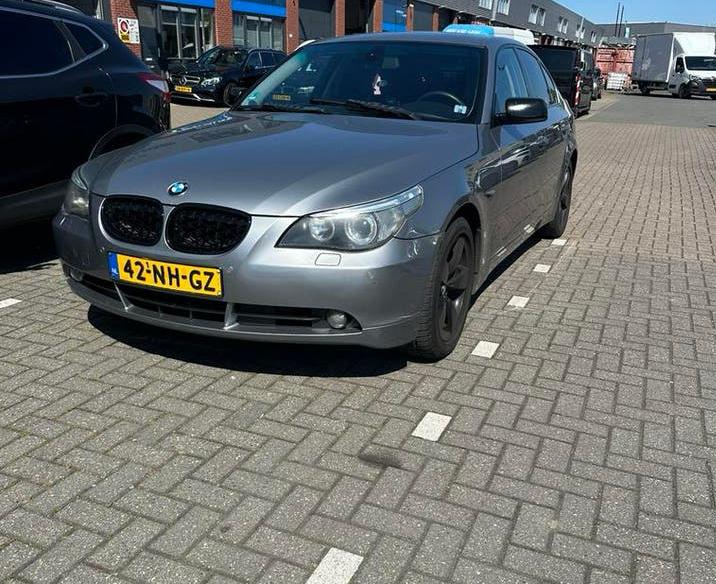 BMW 5-Serie 2.5 I 525 AUT 2003 Grijs, Auto's, BMW, Automaat, Achterwielaandrijving, 1532 kg, 2000 kg
