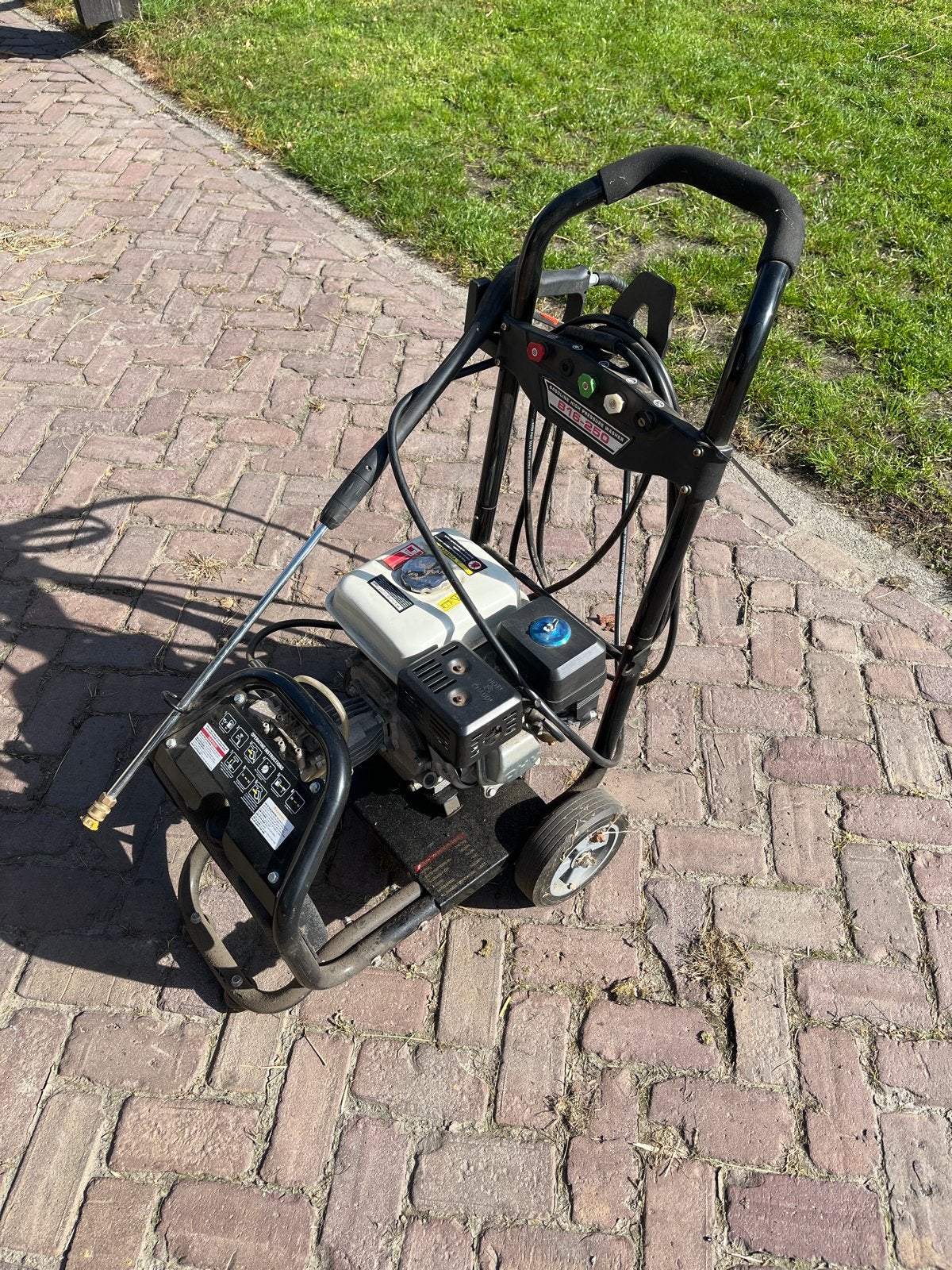 Benzine Hogedrukreiniger B16-250 - Krachtig en Mobiel, Tuin en Terras, Ophalen, Zo goed als nieuw, Benzine