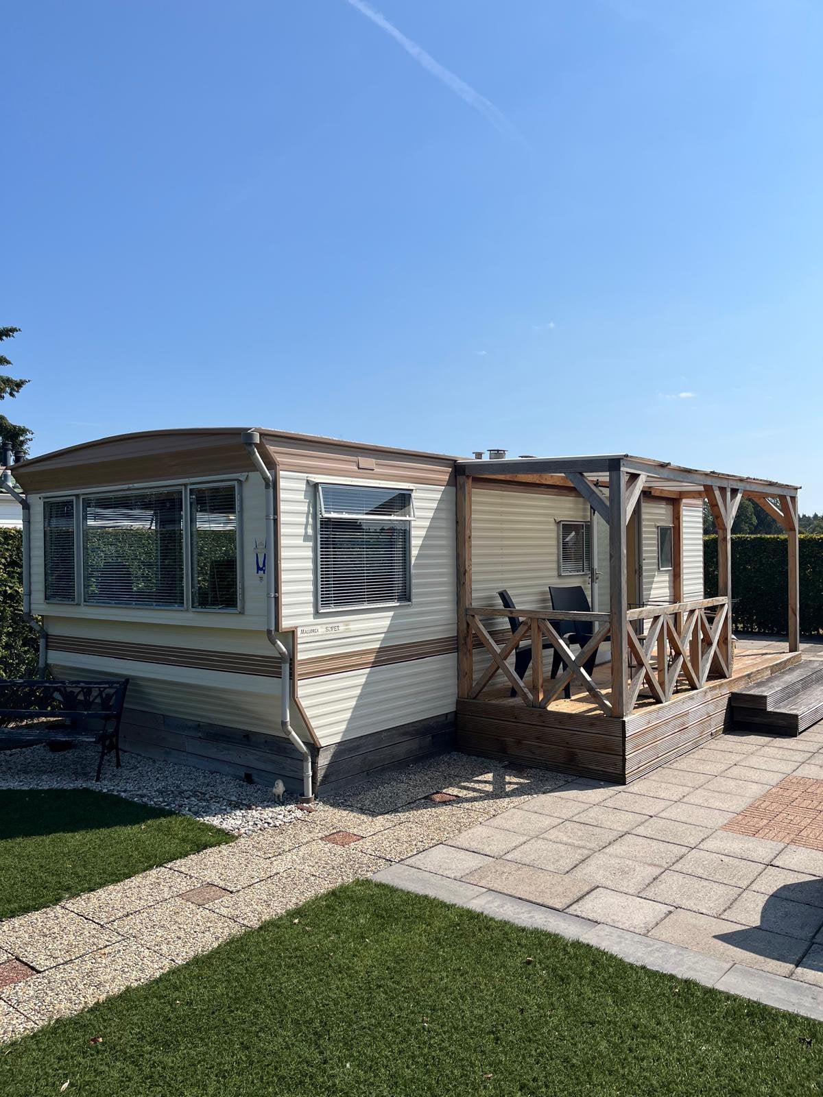 Mooie Stacaravan Sunseeker met  staanplaats in Putten