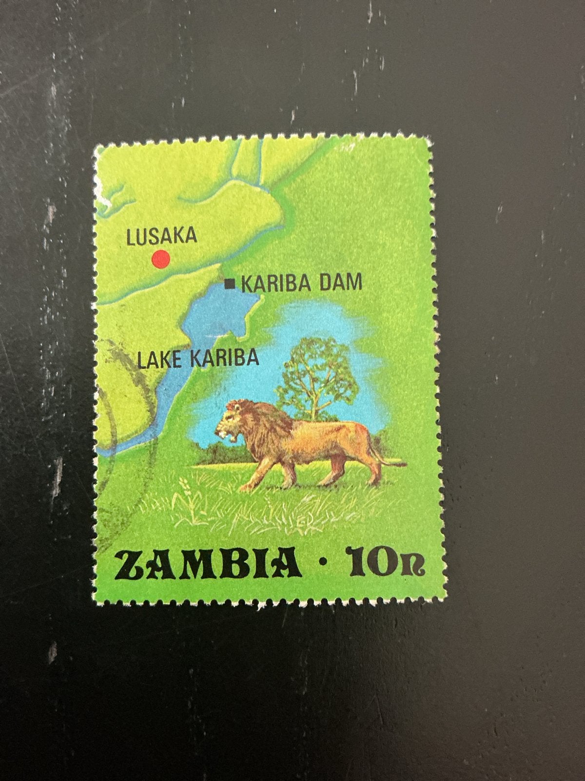 Zambia postzegel met kaart en leeuw - 10r, Ophalen of Verzenden, Zambia, Gestempeld