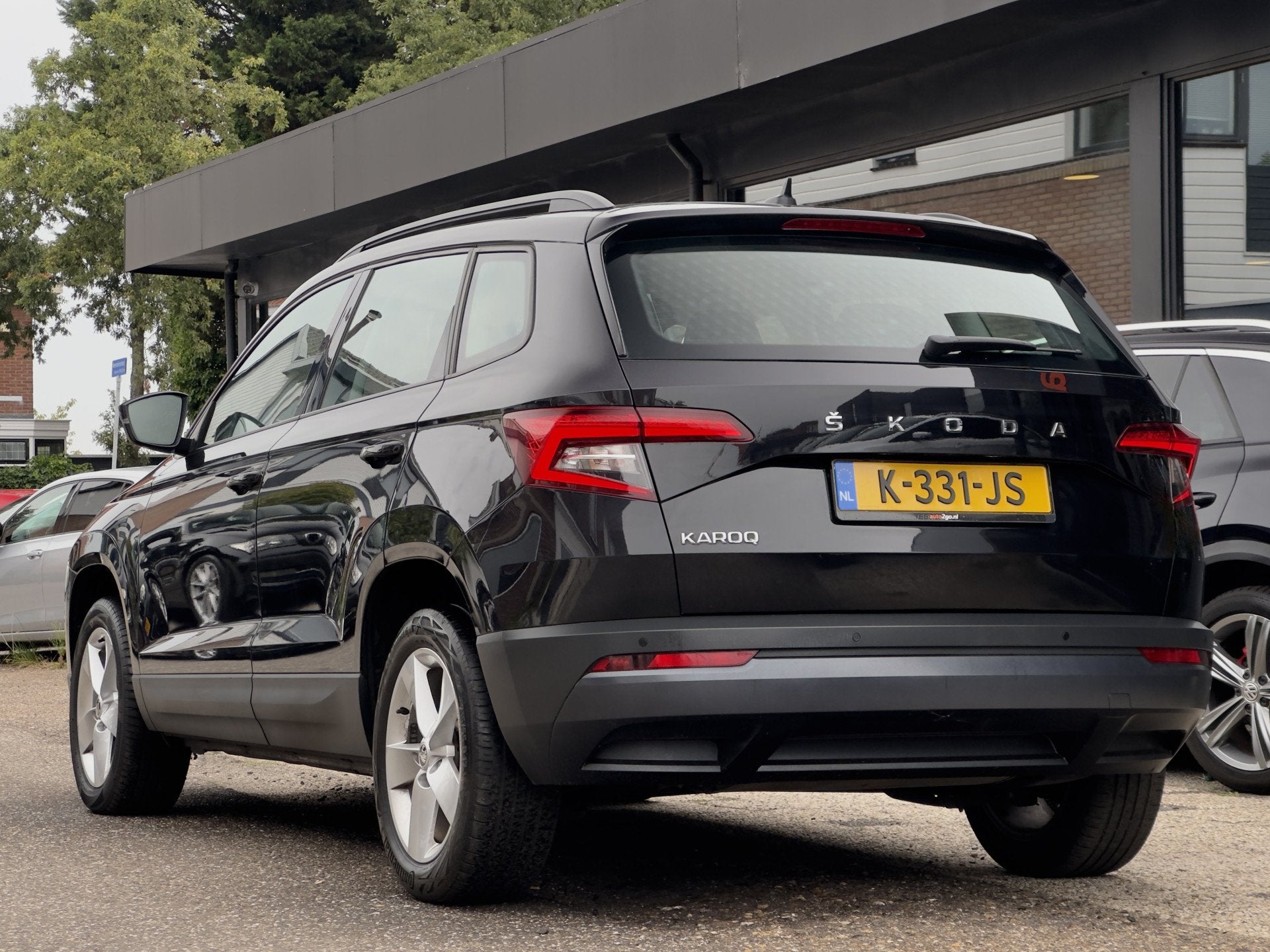Skoda Karoq 1.0 TSI EDITION DESIGNO-INT NAVI AIRCO APPLE-CAR, Auto's, Voorwielaandrijving, Dealer onderhouden, Gebruikt, Euro 6