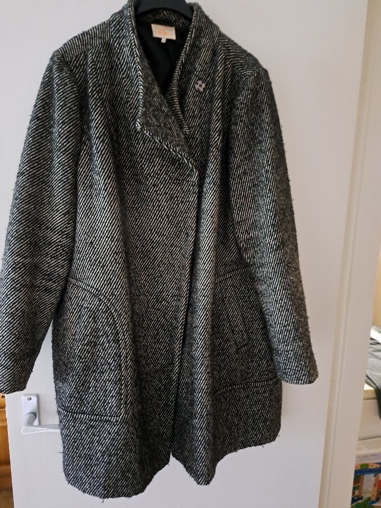 dames mantel jas maat 46, Ophalen of Verzenden, Zo goed als nieuw, Maat 46/48 (XL) of groter, Zwart