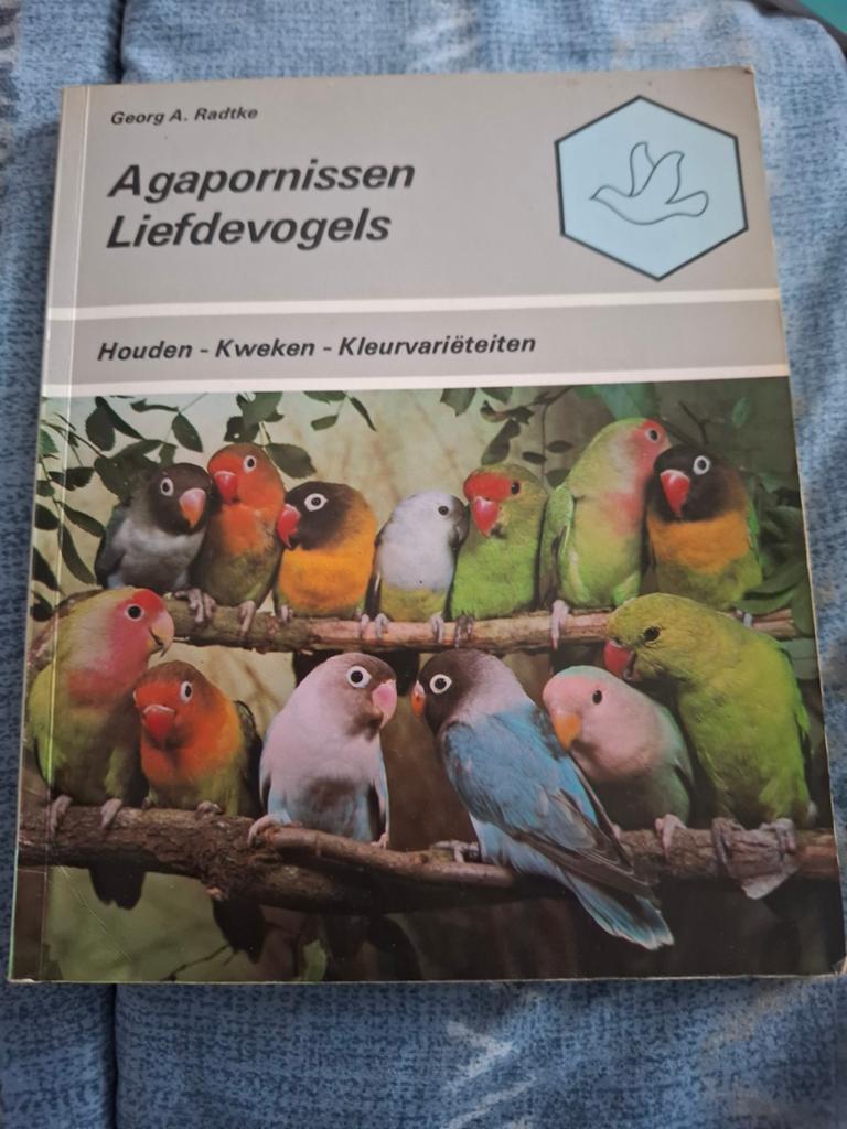 Boek Agapornissen, Boeken, Natuur, Ophalen of Verzenden