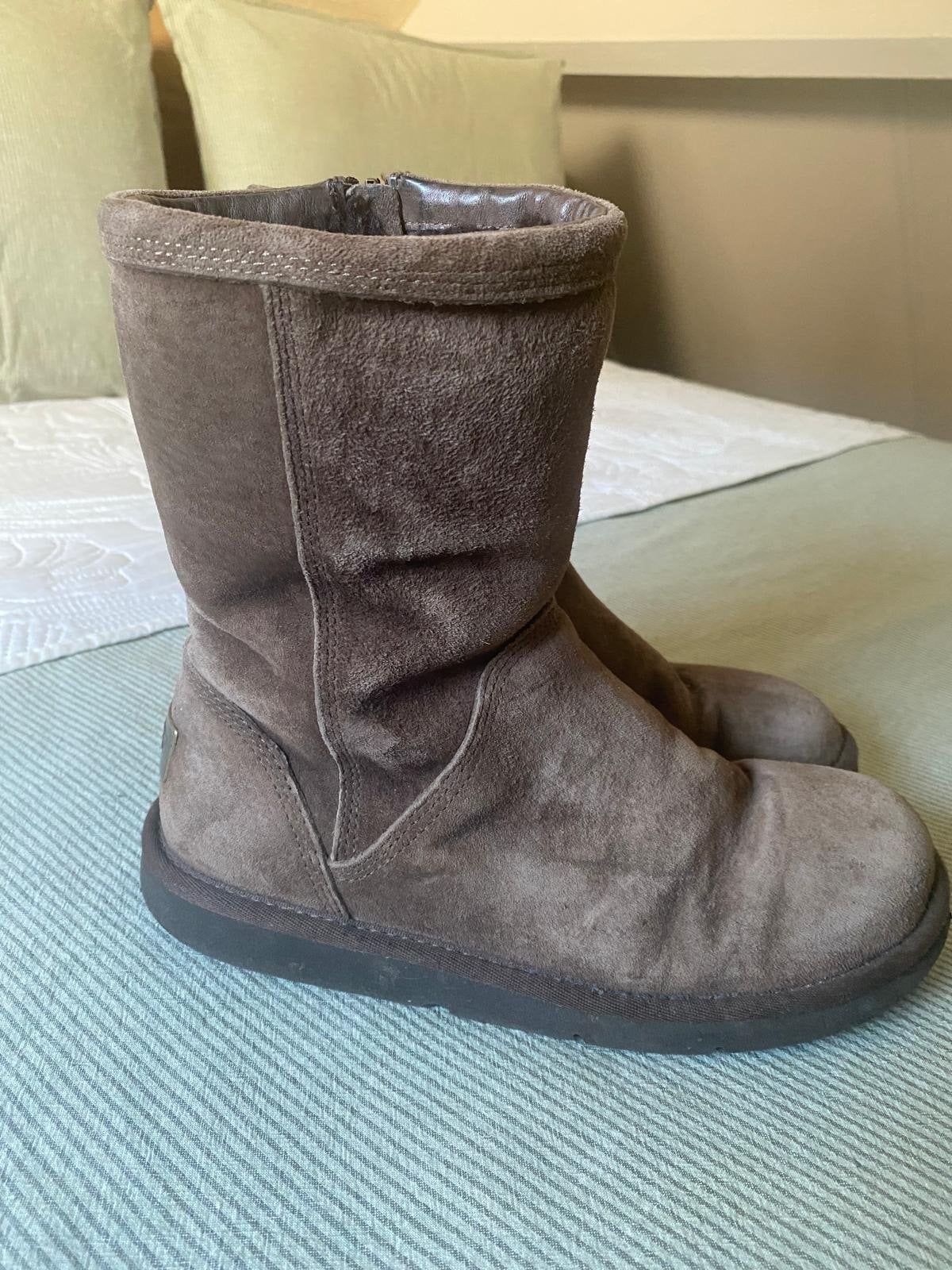 Bruine suède UGG's maat 38 - Gedragen, goede staat, Ophalen of Verzenden, Gedragen, Bruin, Lage of Enkellaarzen