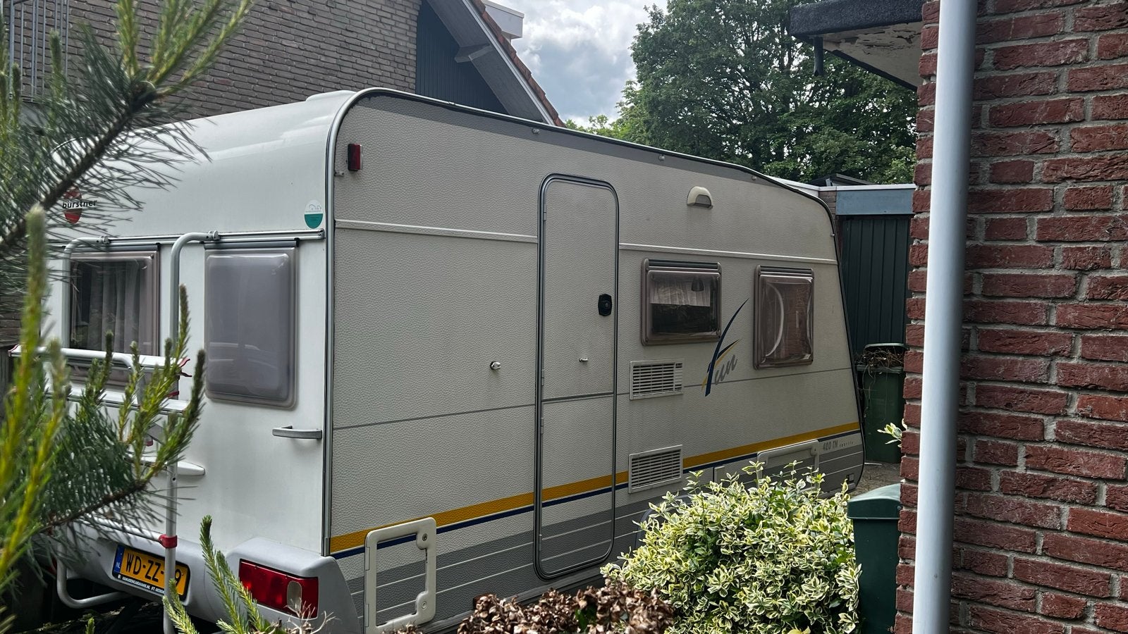 Burstner Fun 420 TN Sportiv met mover., Caravans en Kamperen, Omvormbare zithoek, Treinzit, Particulier, Bürstner