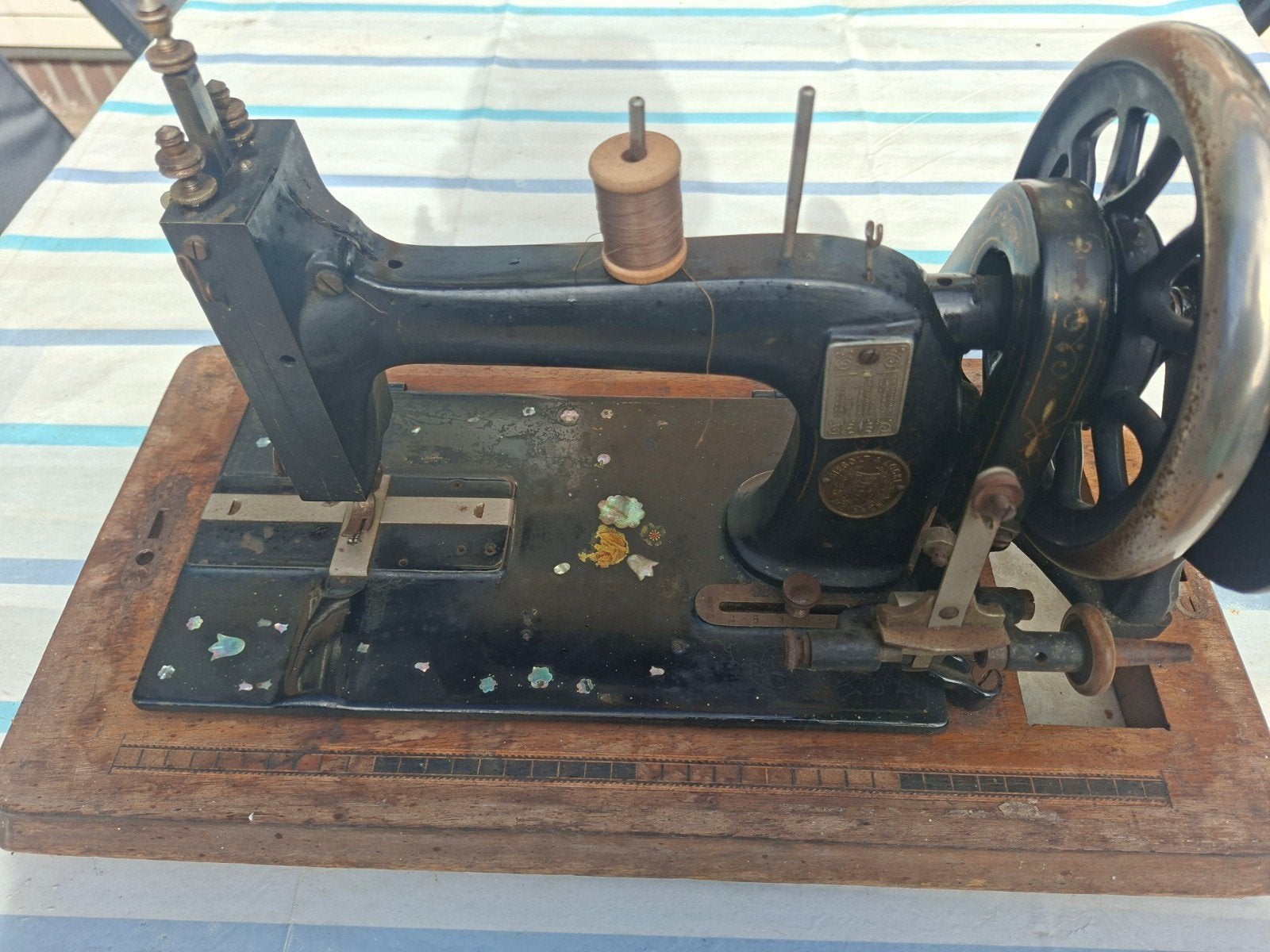 oude vintage naaimachine, Ophalen