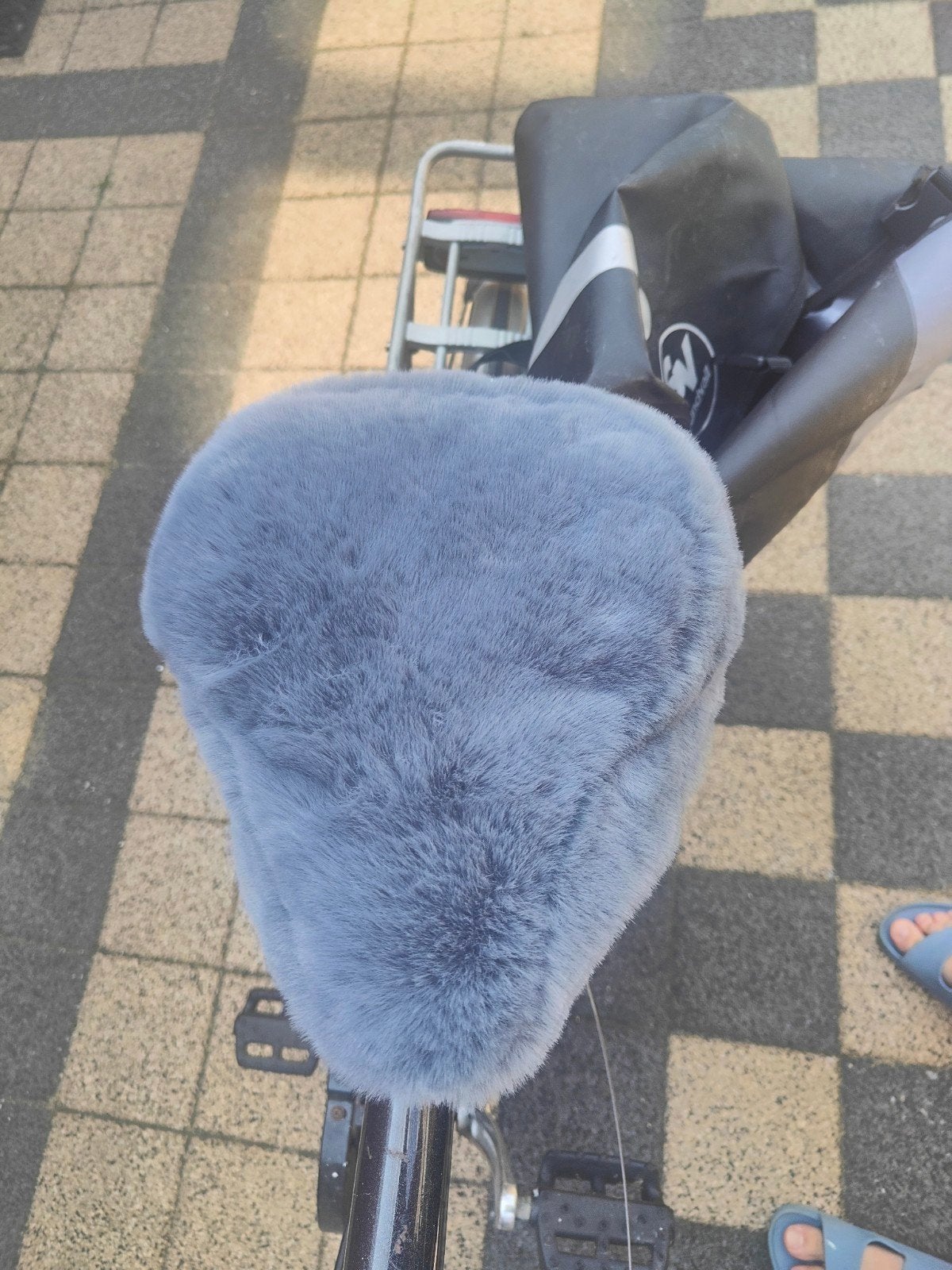 Zachte fietszadelhoes van imitatiebont, Ophalen, Zo goed als nieuw, Onbekend