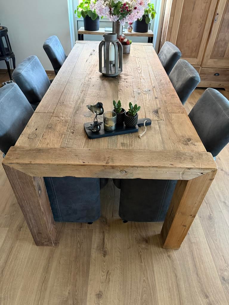 Complete meubelset: robuuste eettafel, 6 stoelen en kast, Huis en Inrichting, Complete inboedels, Ophalen of Verzenden
