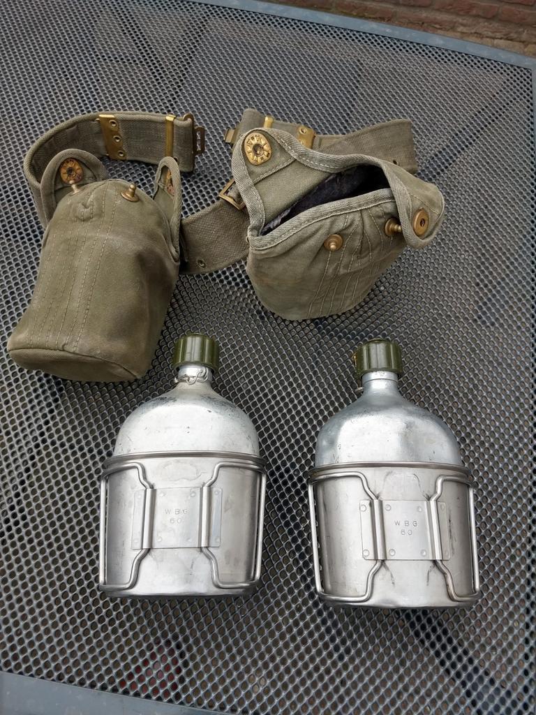 Militaire uitrustingsset koppel en veldflessen, Ophalen of Verzenden, Nederland, Overige typen