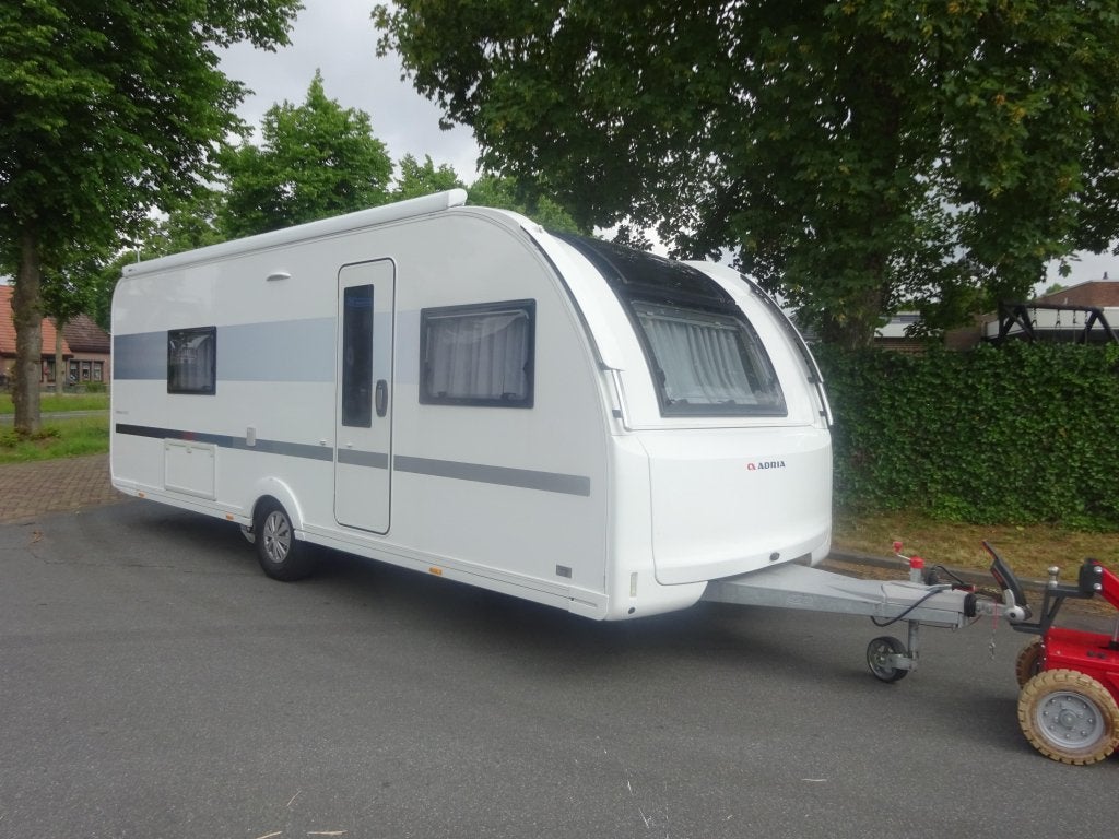 Adria Adora 613 UT GERESERVEERD, Caravans en Kamperen, Schokbreker, Rondzit, Bedrijf, Adria