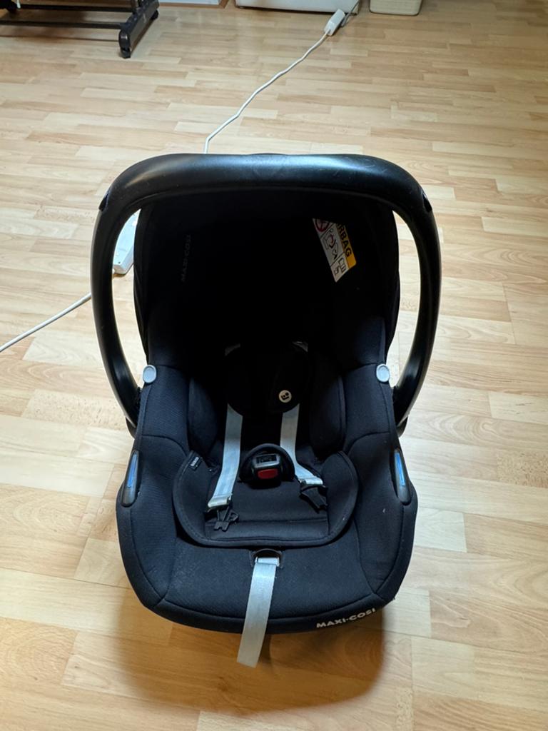 Maxi Cosi autostoel met verkleiner, Kinderen en Baby's, Ophalen, Autogordel, Zo goed als nieuw, 0 t/m 13 kg