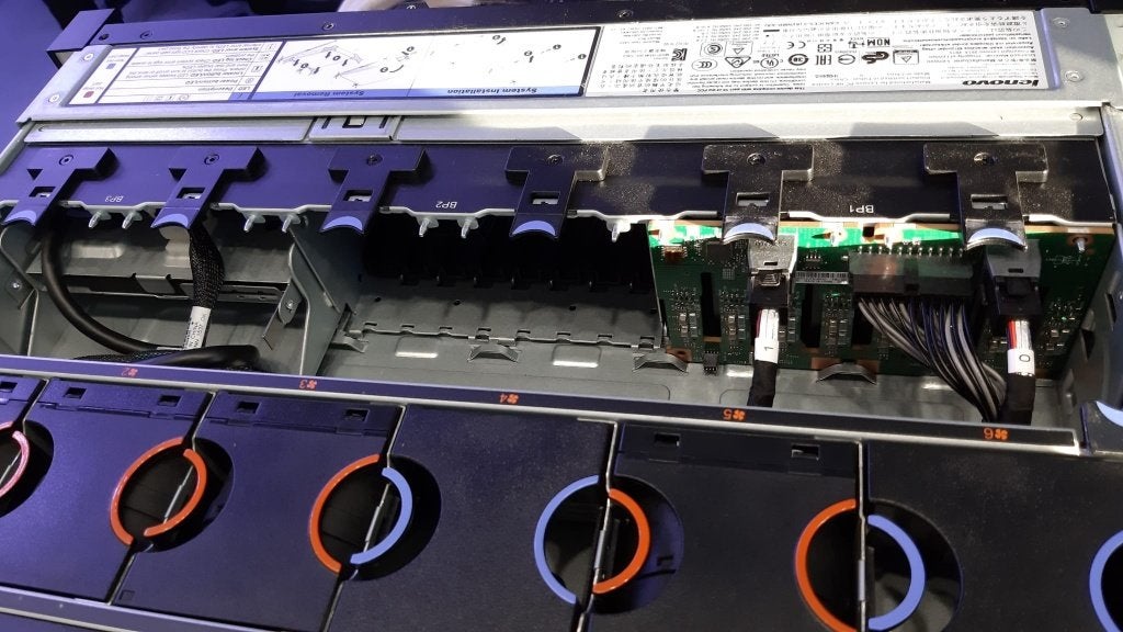 Foto 6 van Lenovo x3650 M5 server | Xeon 6-core | 16GB | Garantie