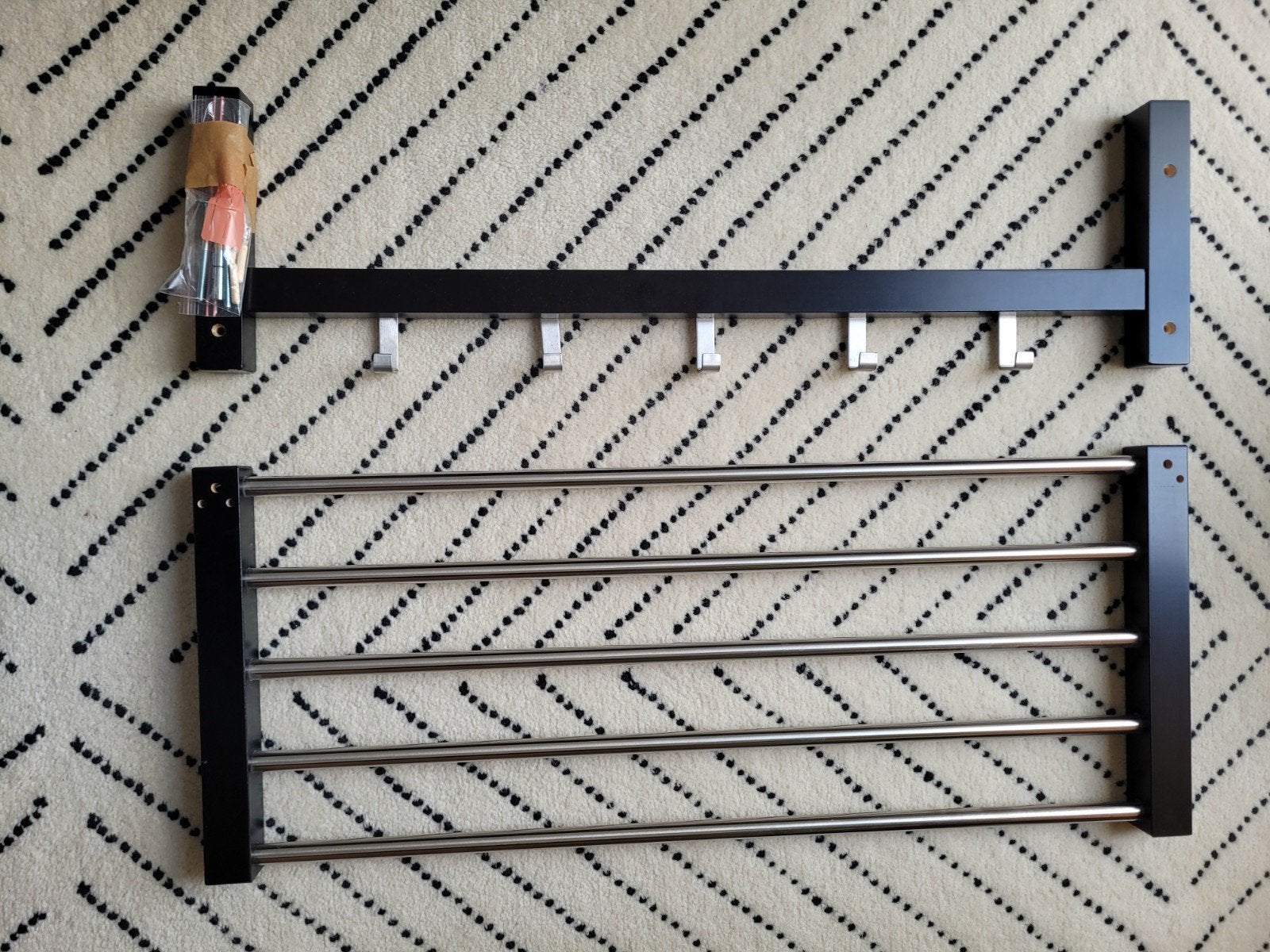 IKEA TJUSIG wandkapstok zwart en metaal, Ophalen, Zo goed als nieuw, Metaal, Wandkapstok