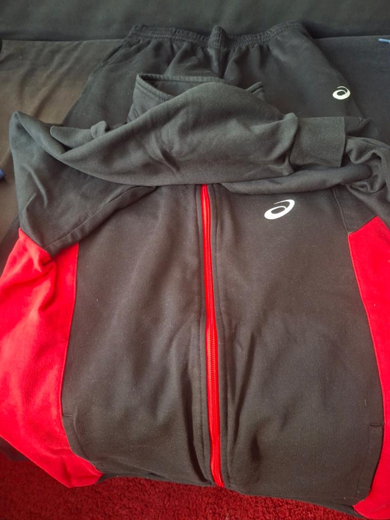 Asics trainingspak zwart/rood, Zwart, Ophalen of Verzenden, Asics, Fitness of Aerobics