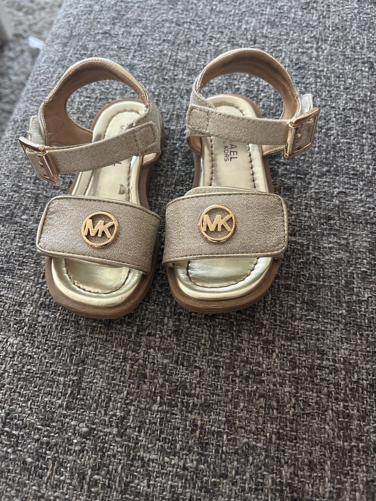 Michael Kors sandaaltjes goud - Maat 20, Ophalen of Verzenden, Zo goed als nieuw, Meisje, Schoenen