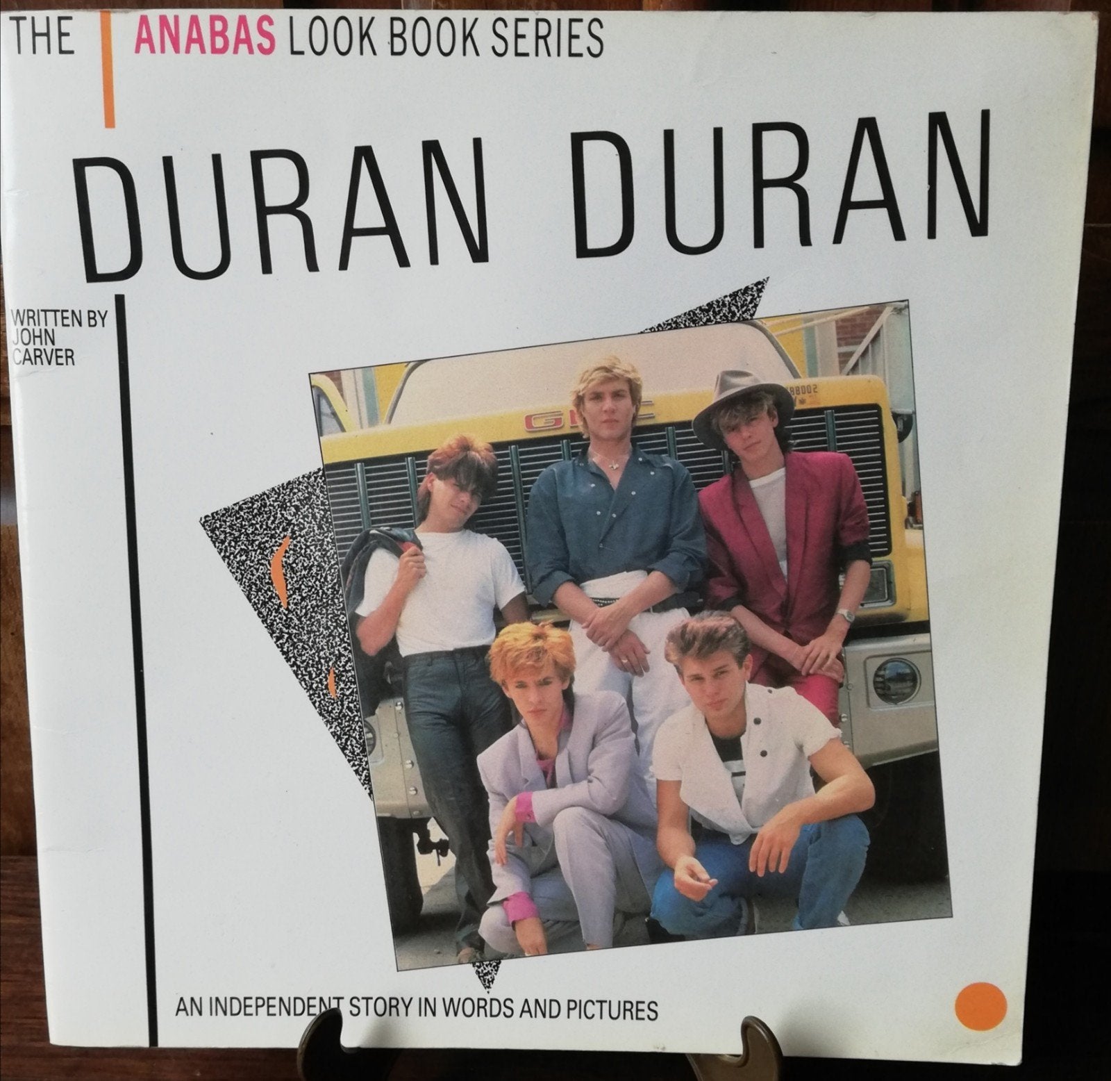 DURAN DURAN. Fotoboek. Engelstalig. 1984., Verzamelen, Muziek, Artiesten en Beroemdheden, Zo goed als nieuw, Boek, Tijdschrift of Artikel