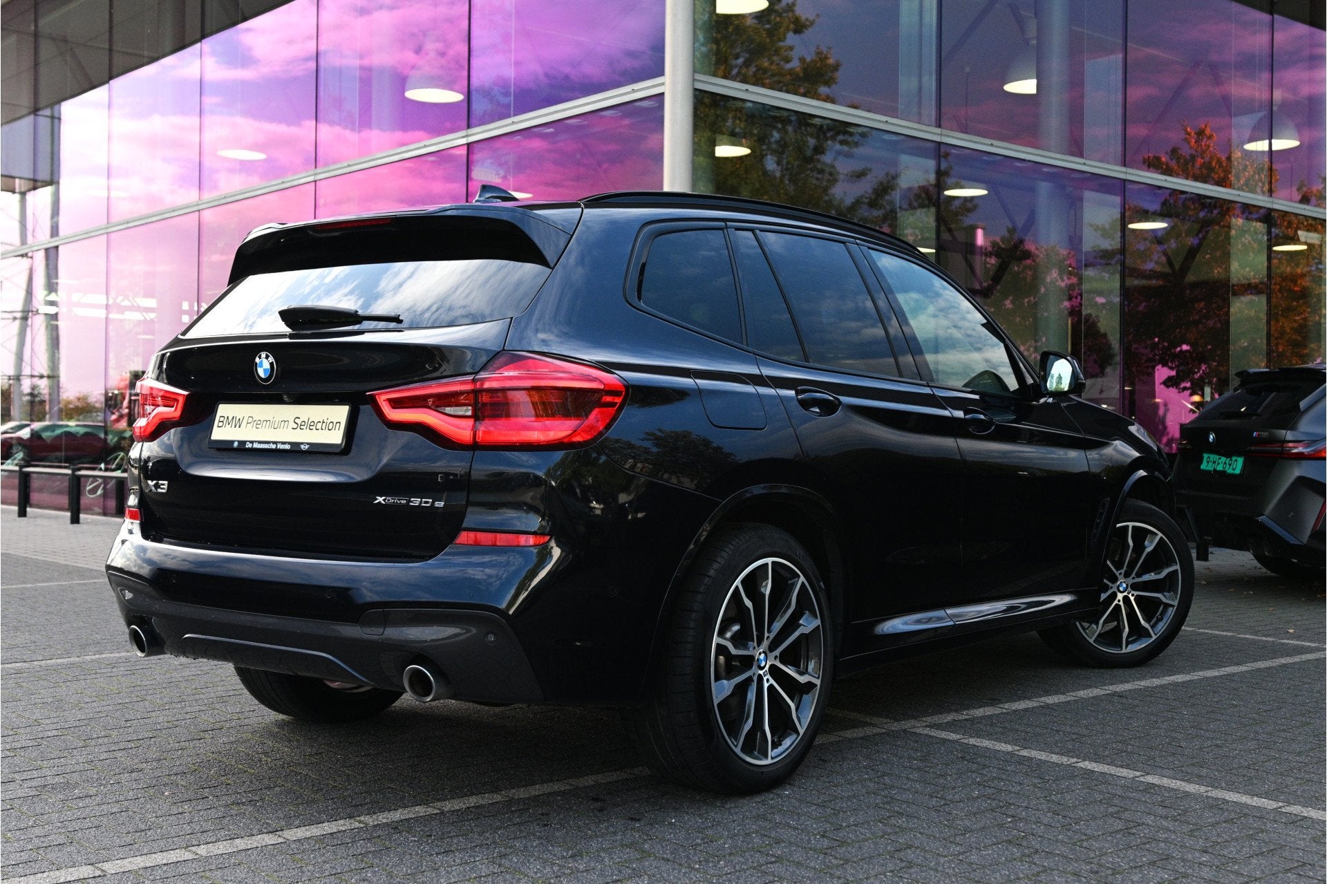 BMW X3 xDrive30e M Sport Automaat / Panoramadak / Sportstoel, Auto's, Gebruikt, Euro 6, 4 cilinders, Zwart