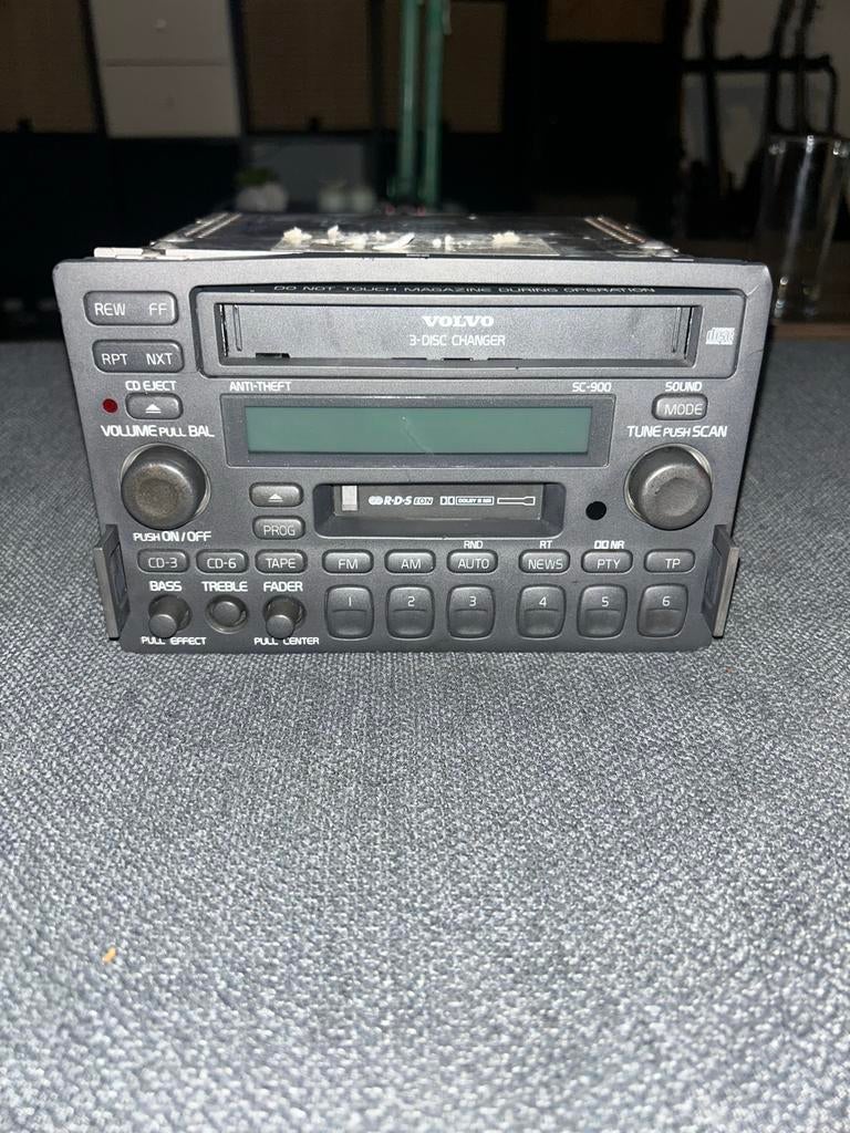 Volvo SC-900 Autoradio met 3-disc CD-wisselaar, Auto diversen, Autoradio's, Gebruikt, Ophalen of Verzenden